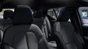 Binnenaanzicht van een Volvo, met de nadruk op de voor- en achterstoelen met premium bekleding.