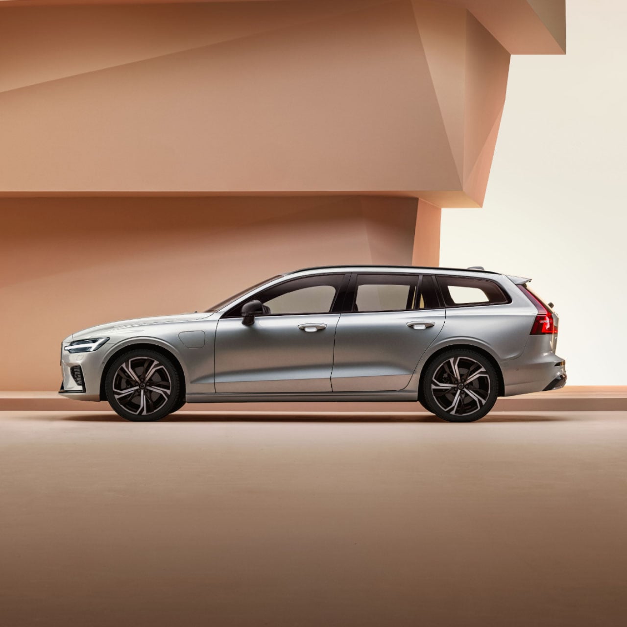 The versatile, dynamic and responsible Scandinavian plug-in hybrid estate. Made to move you.