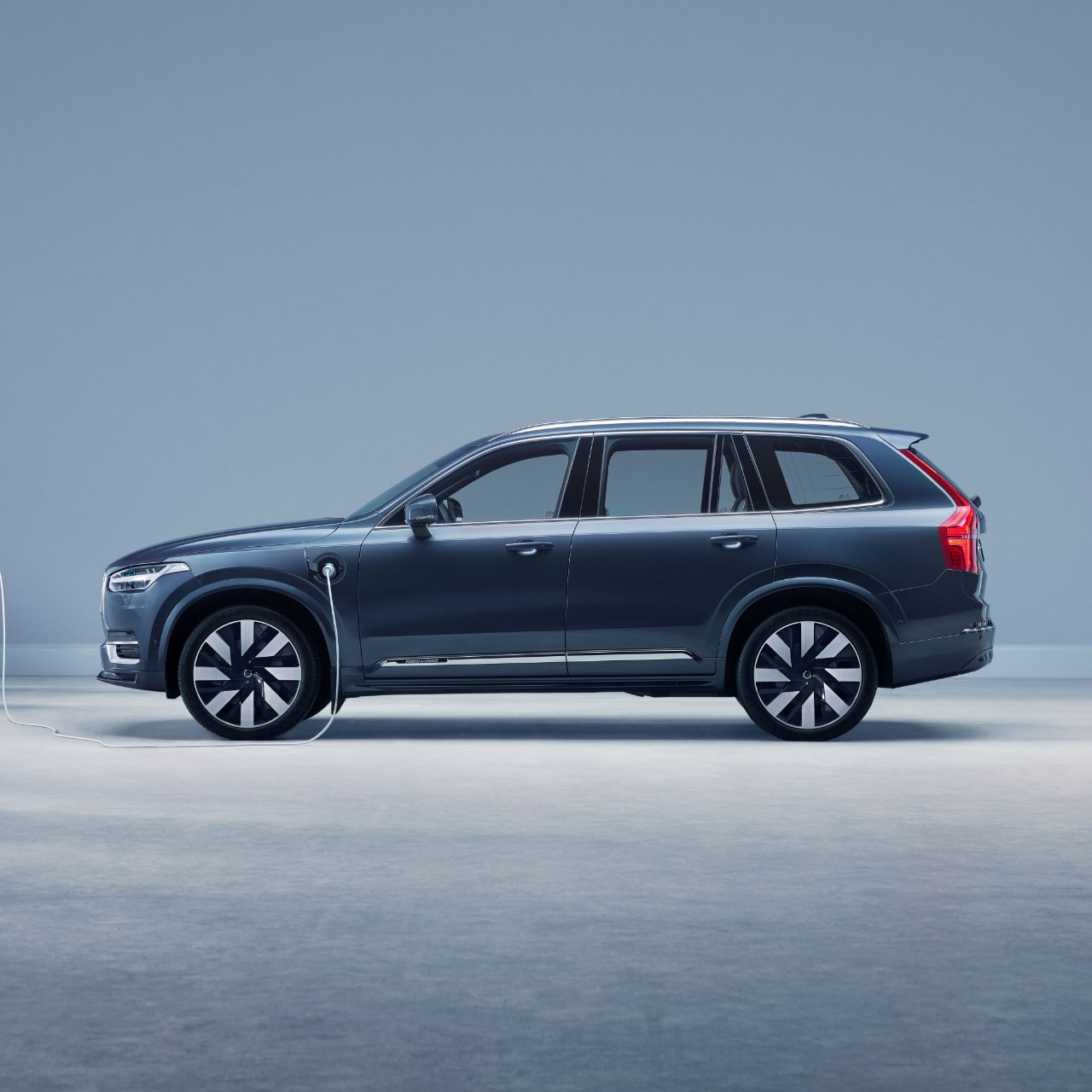 De pure Scandinavische plug-in hybride SUV. Voor ultieme elegantie, zorgvuldigheid en ruimte.