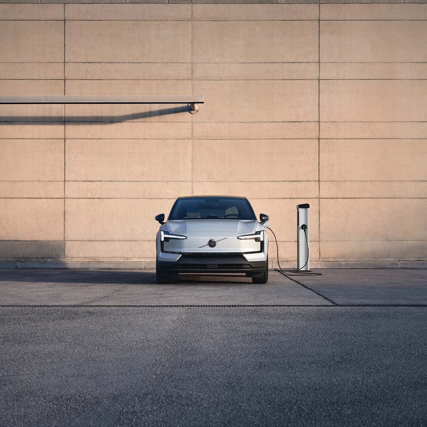 The small electric SUV that does big Volvo things.
