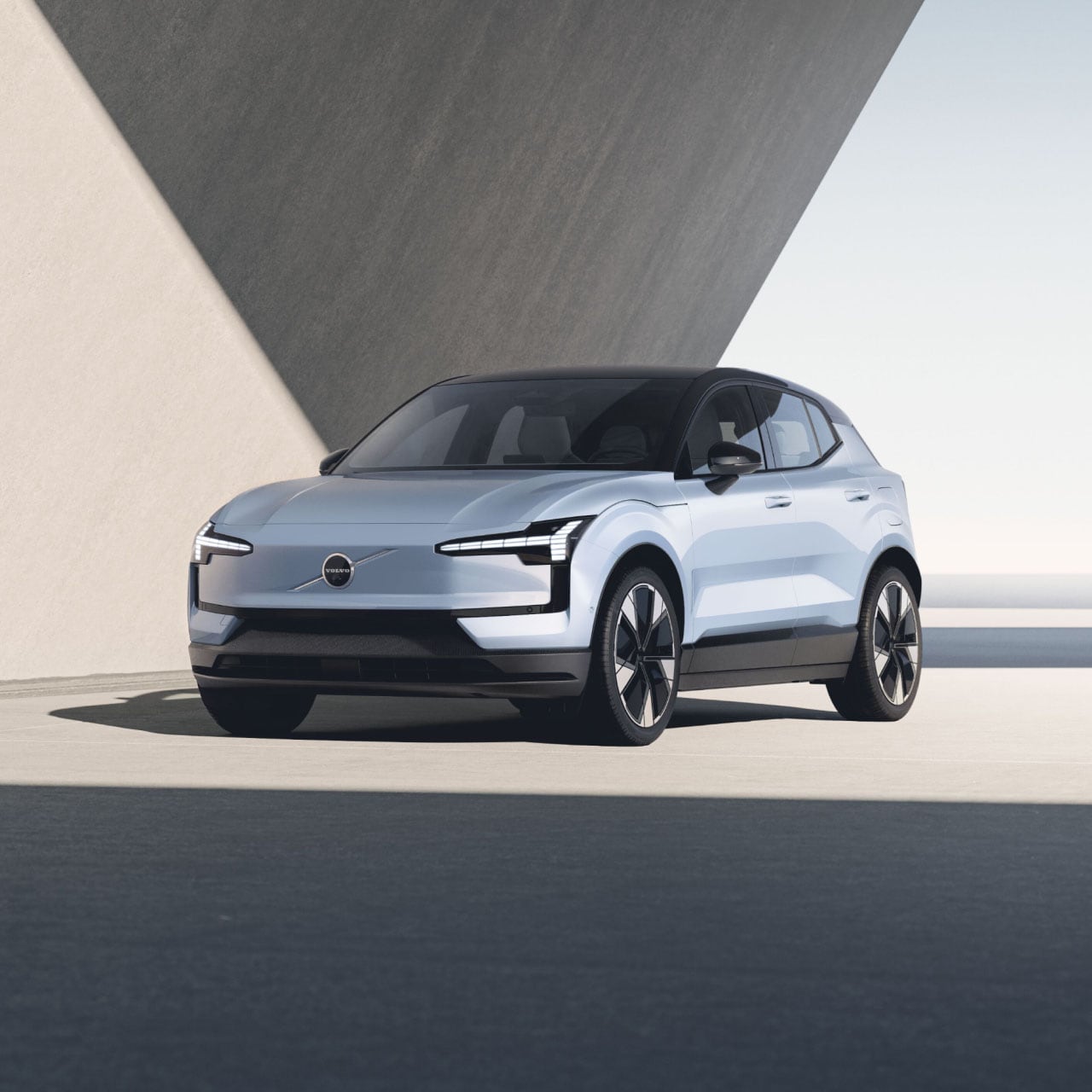 The small electric SUV that does big Volvo things.