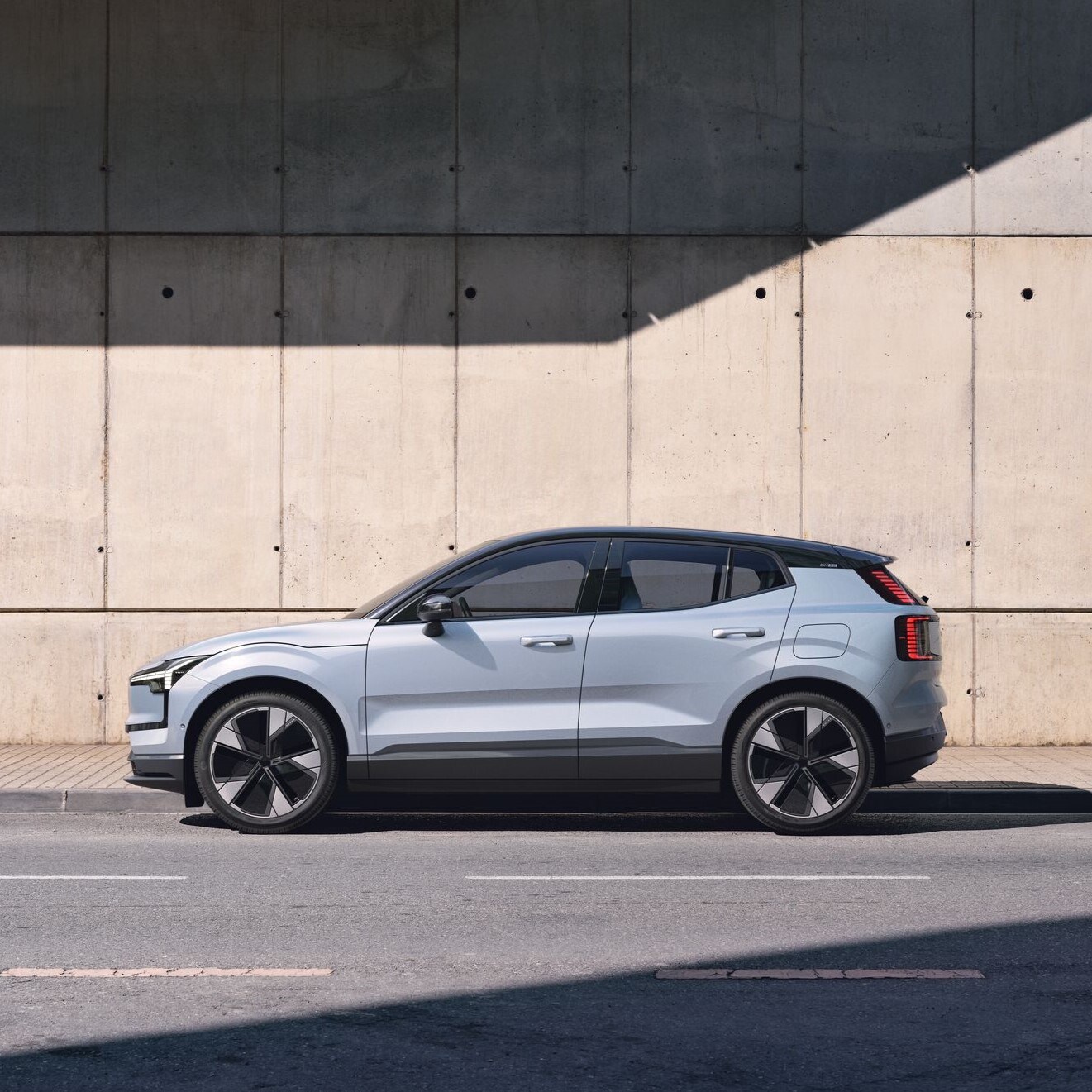 The small electric SUV that does big Volvo things.