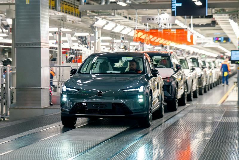Volvo Cars start productie van baanbrekende Volvo EX60 elektrische SUV