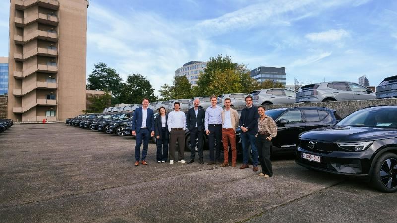 Volvo Car Belux levert 80 volledig elektrische Volvo's aan medewerkers van Moore Belgium