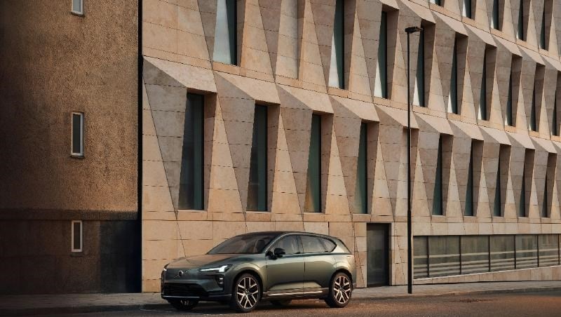 Volvo Cars sta aumentando la produzione prevista di EX60 per soddisfare la forte domanda dei clienti