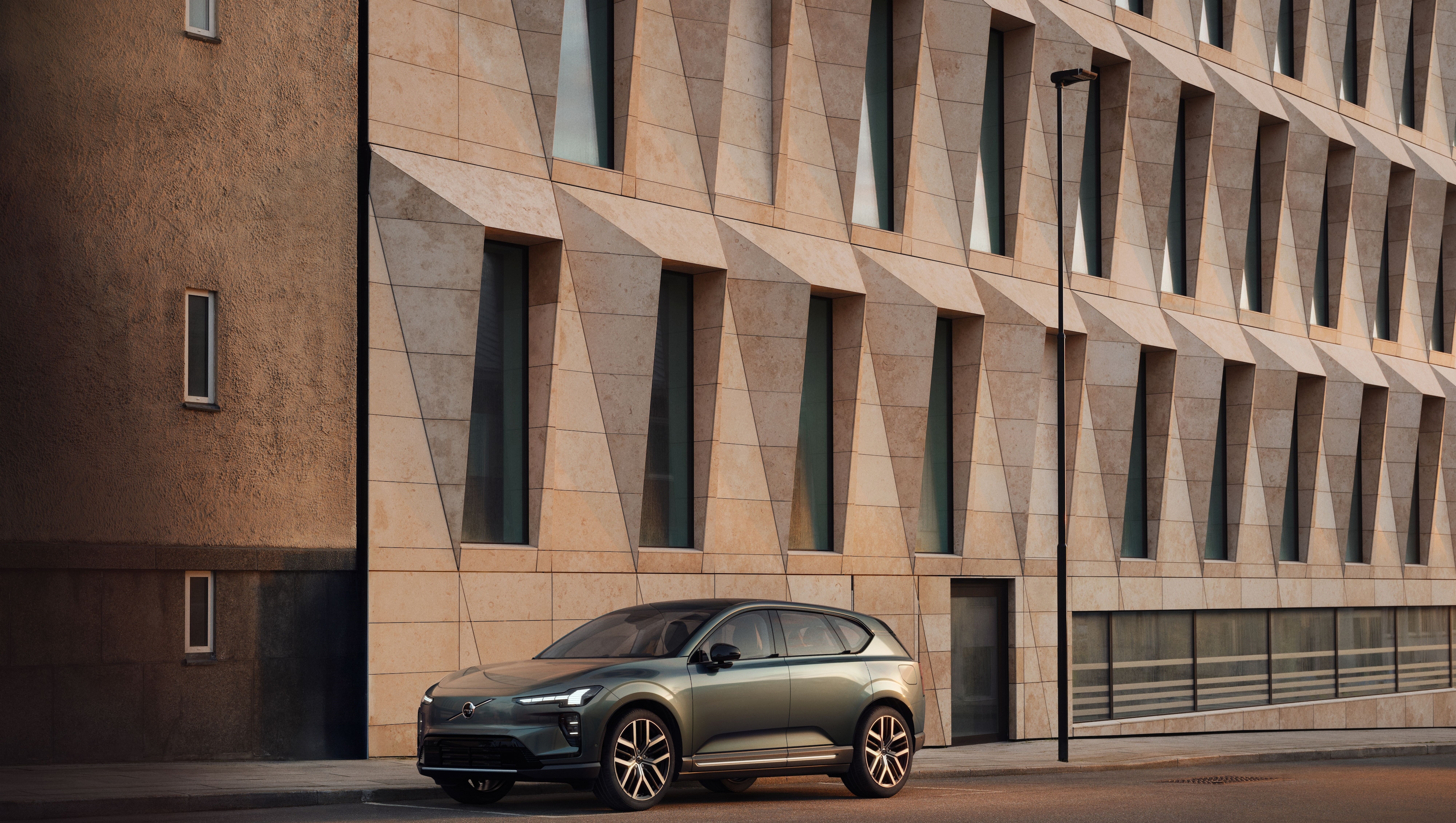 El coche que cambia las reglas del juego: llega el nuevo Volvo EX60 totalmente eléctrico