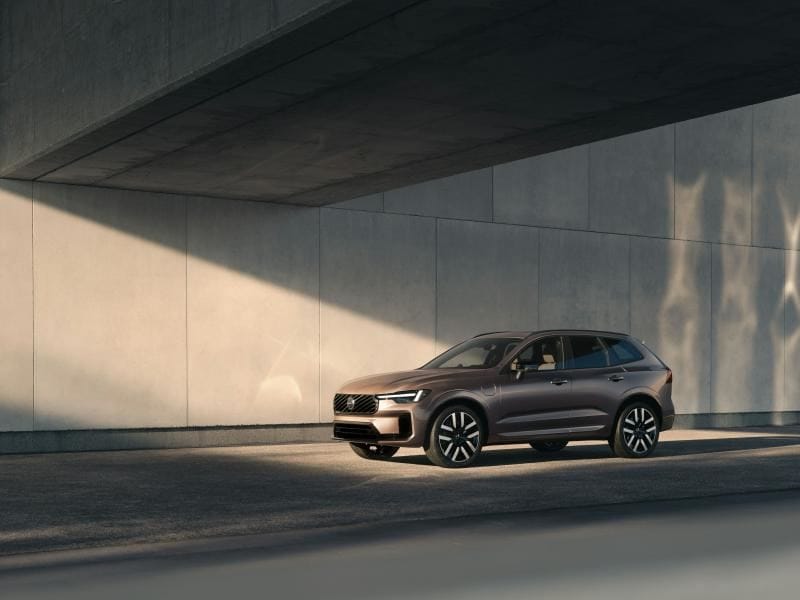 Volvo Cars launches long-range plug-in hybrid variants of best-selling XC60 and XC90 SUVs