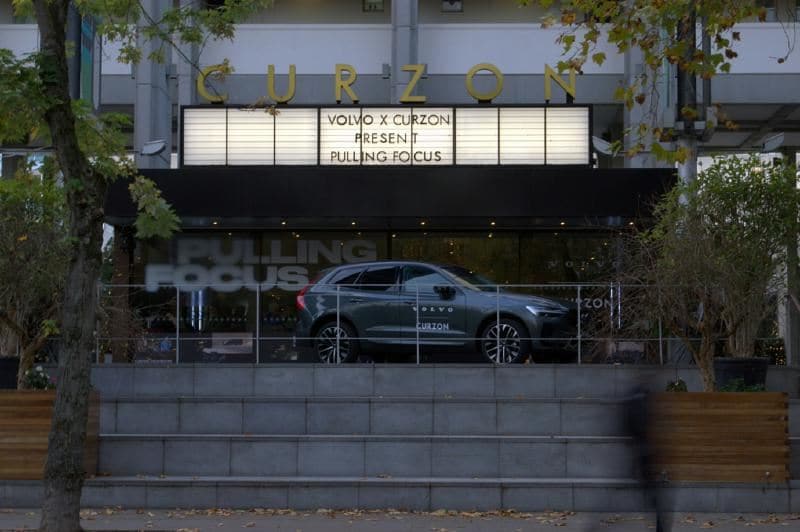 A car parked outside of a building
AI-generated content may be incorrect.