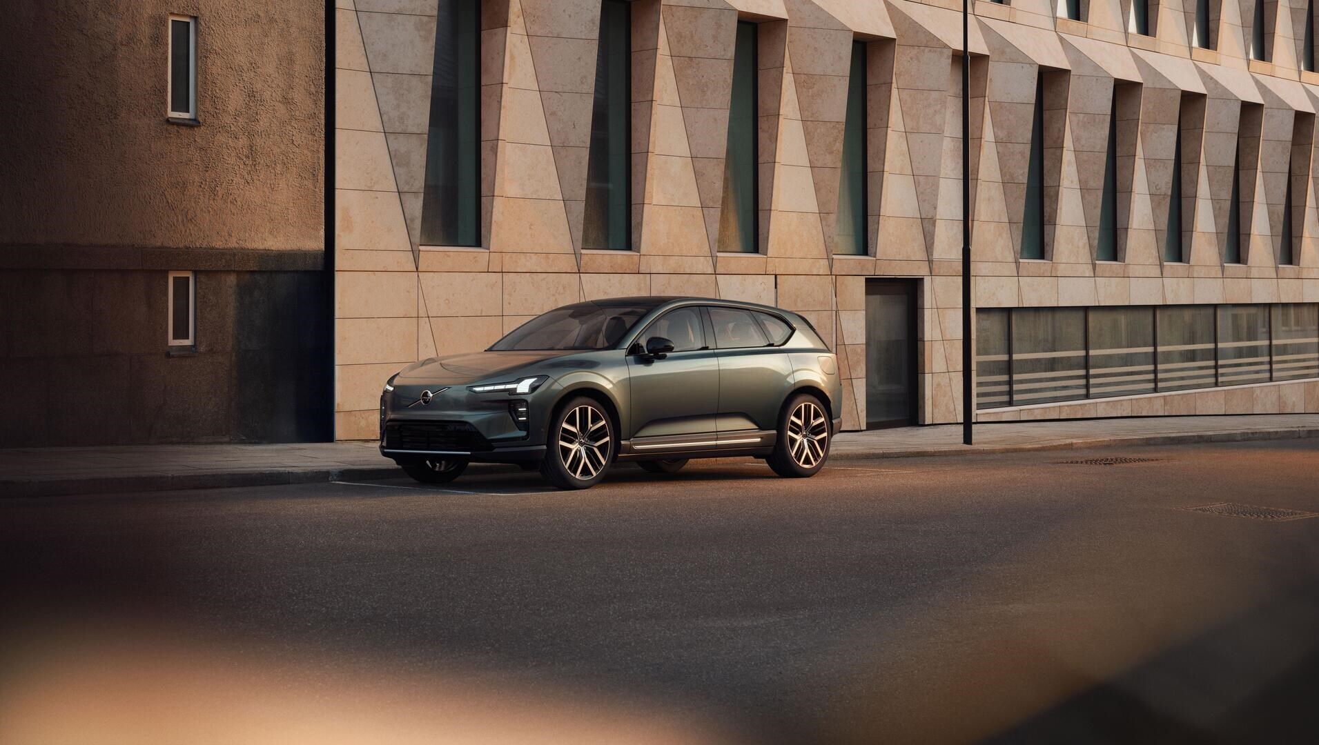 Volvo Car UK celebrates record-breaking month with strongest ever sales