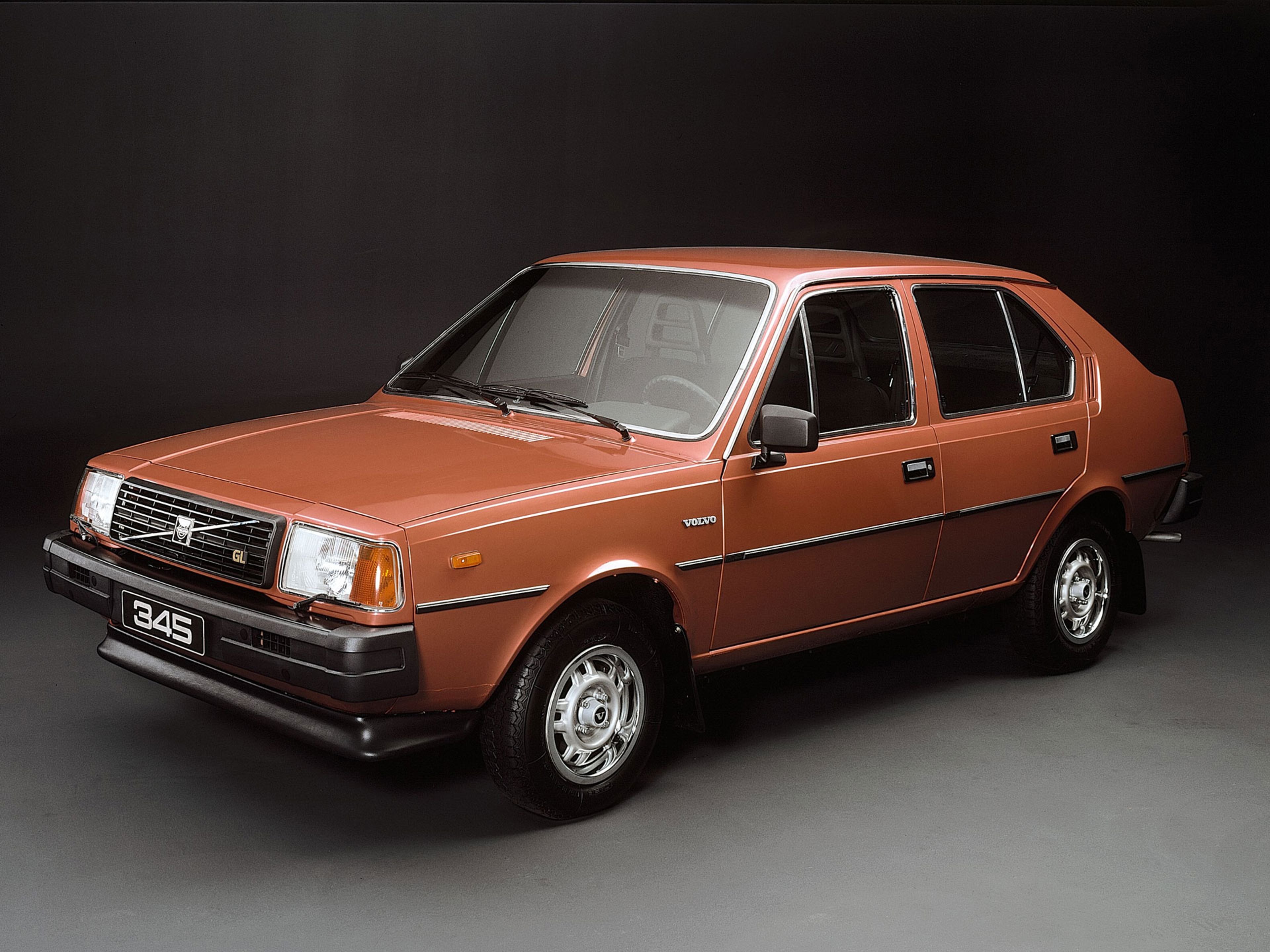 Imagen que muestra el Volvo 345.