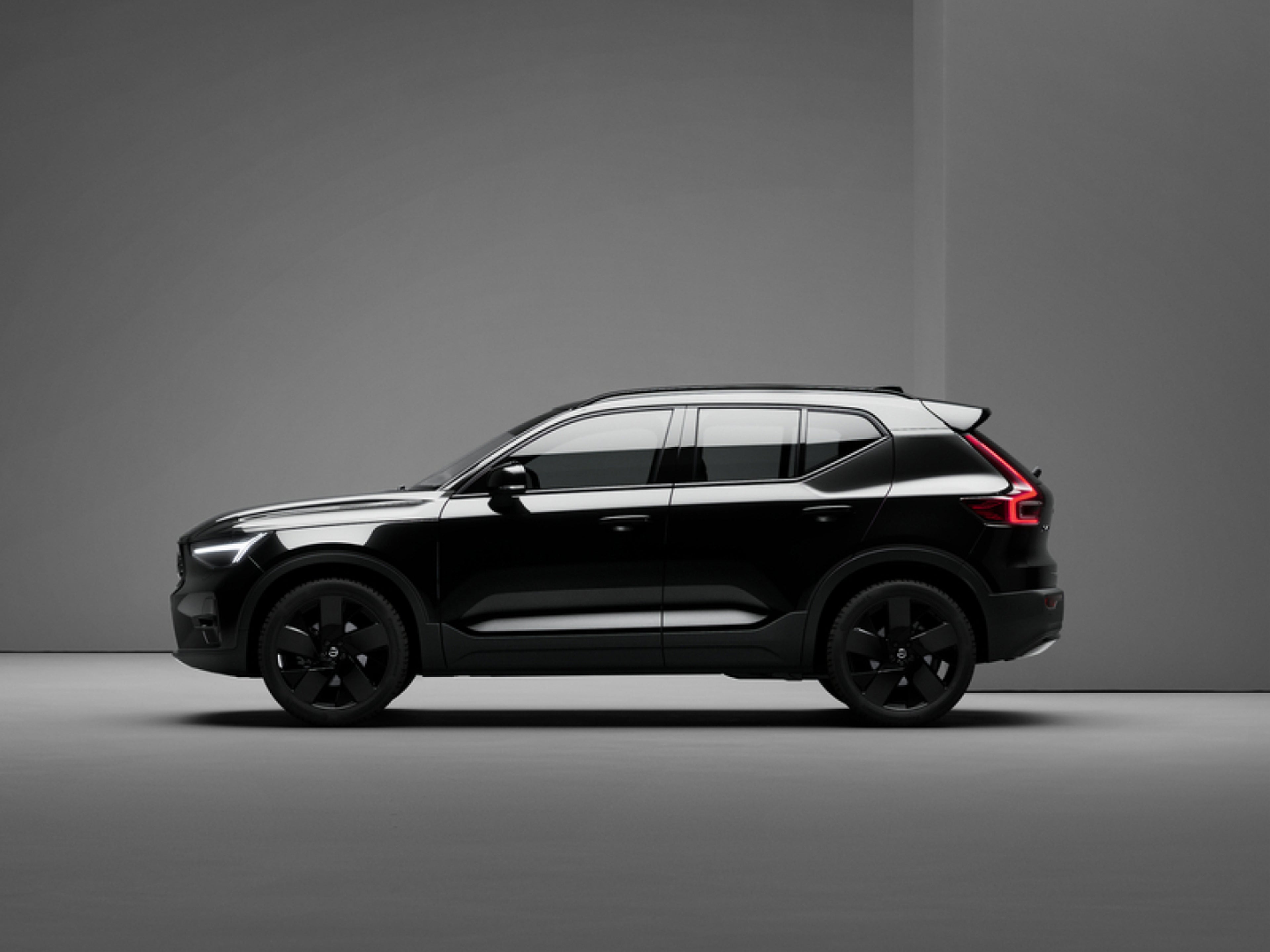 The Volvo EX40 Black Edition.