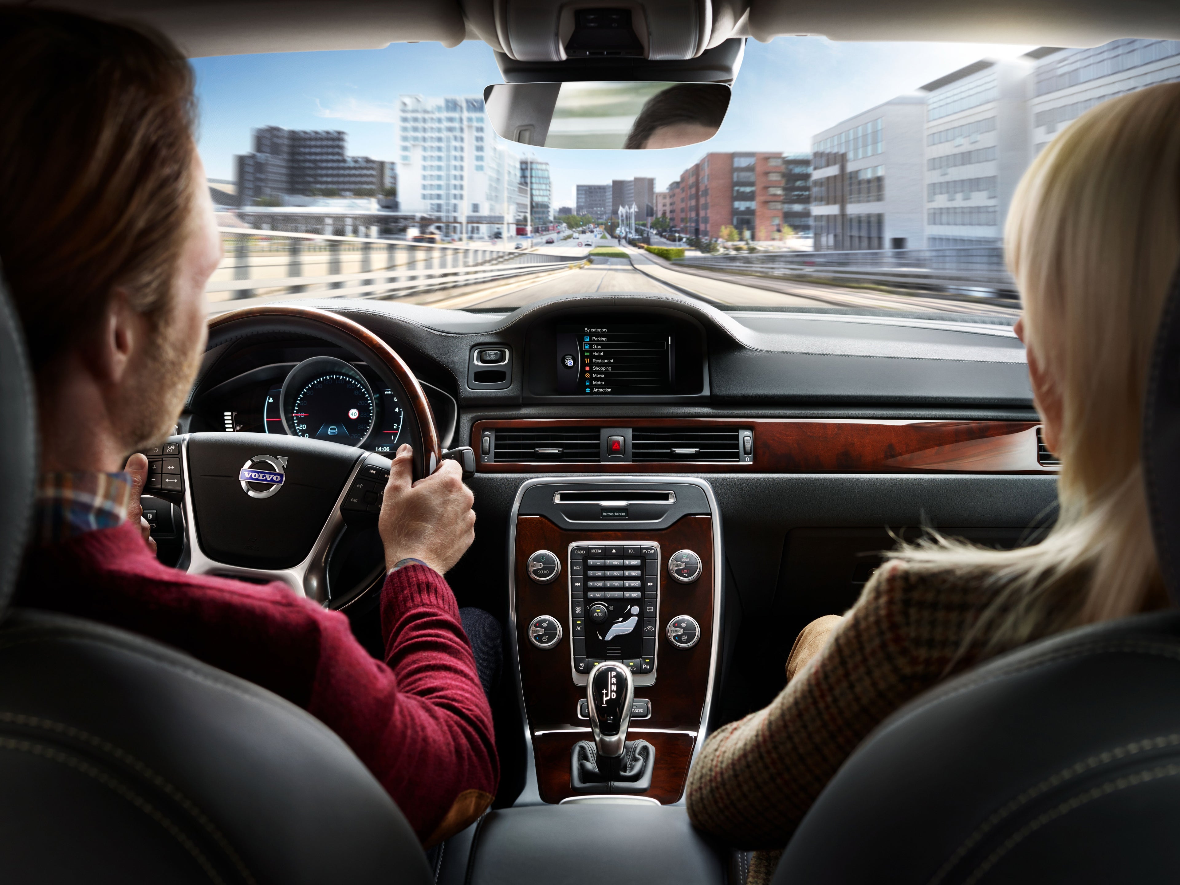 Picture showing a couple driving a Volvo S80.