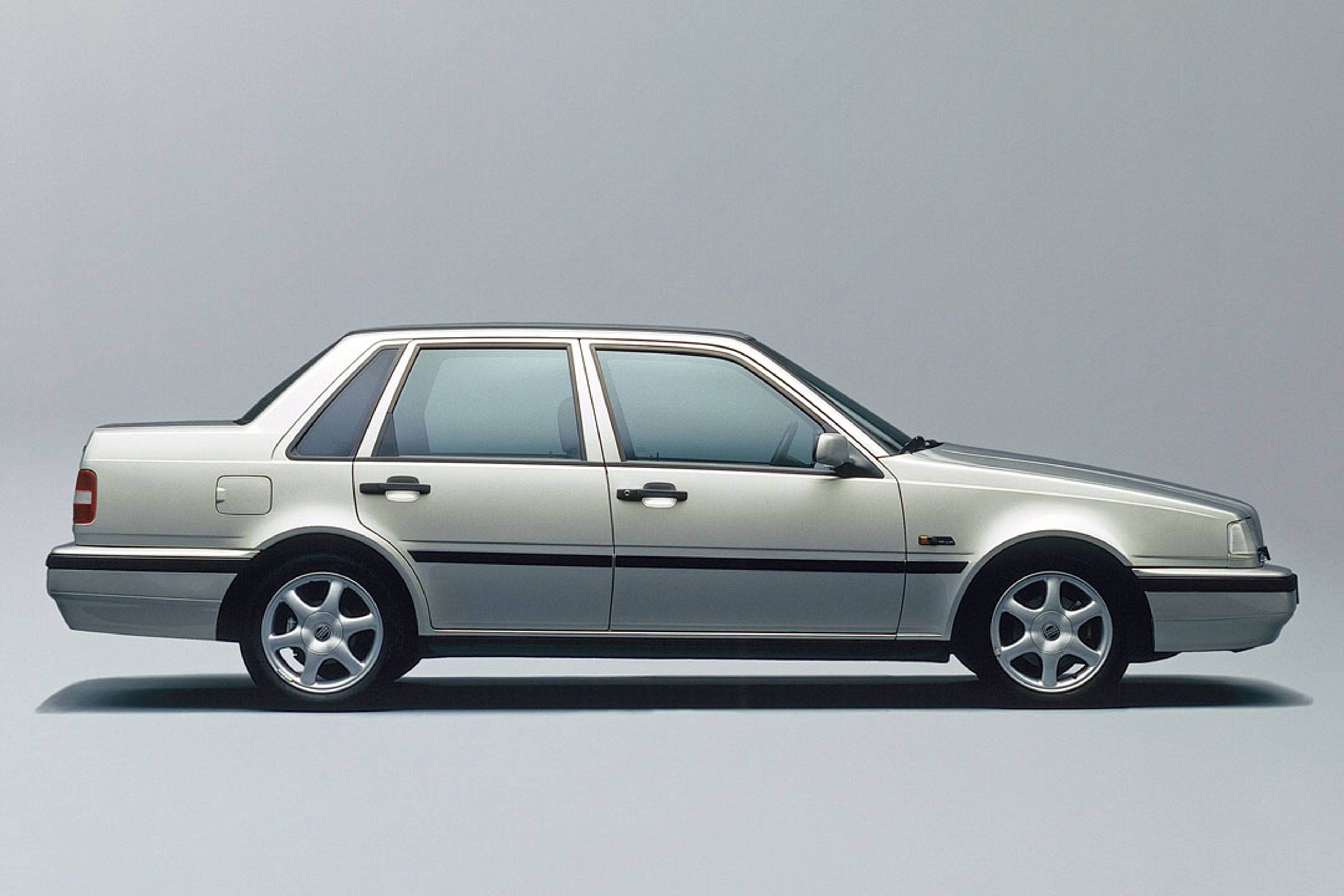 Un Volvo 460 en un estudio.