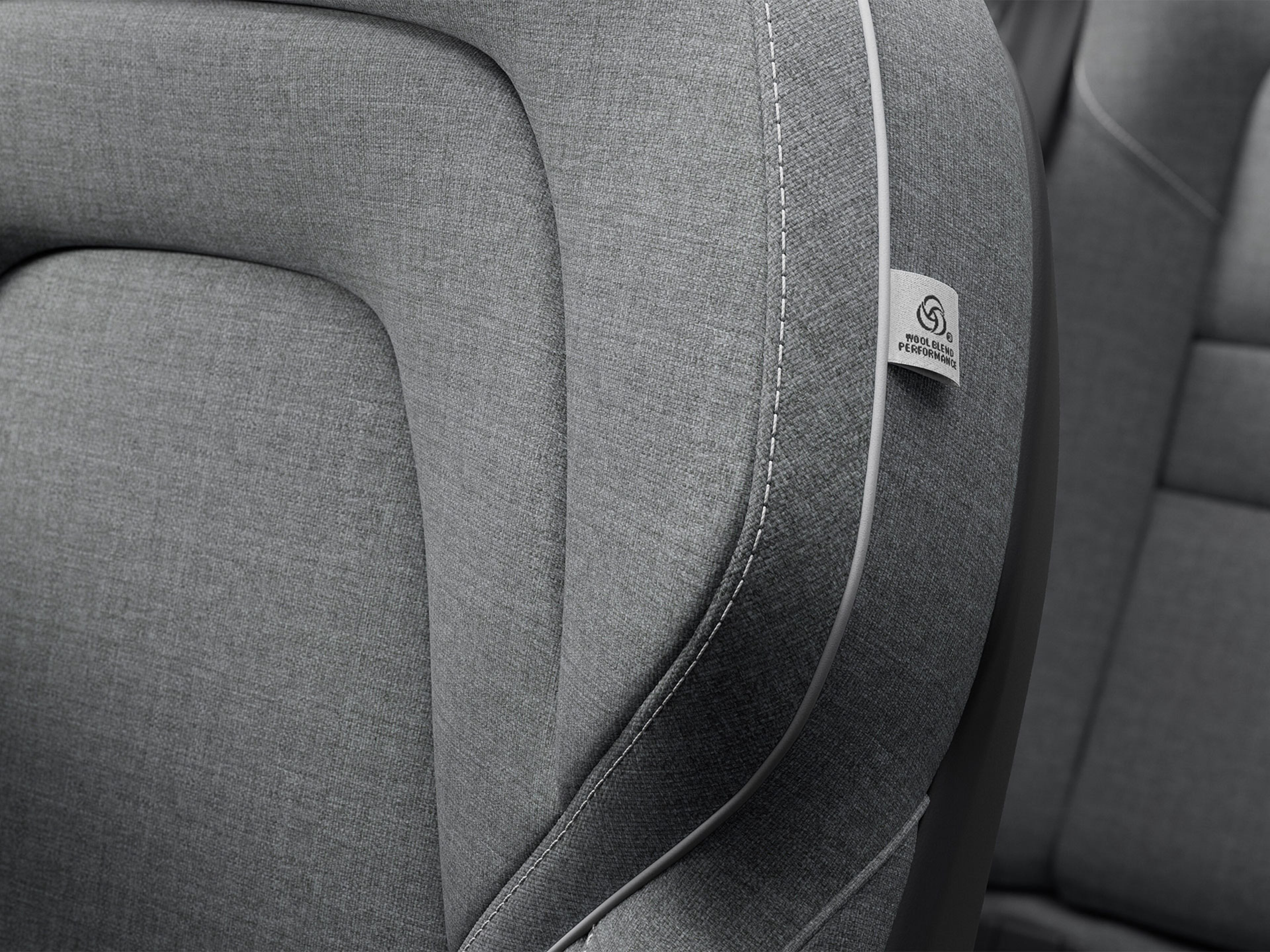 Ndenjëset e përparme me ventilim dhe masazh brenda një makine Volvo V60 Recharge.