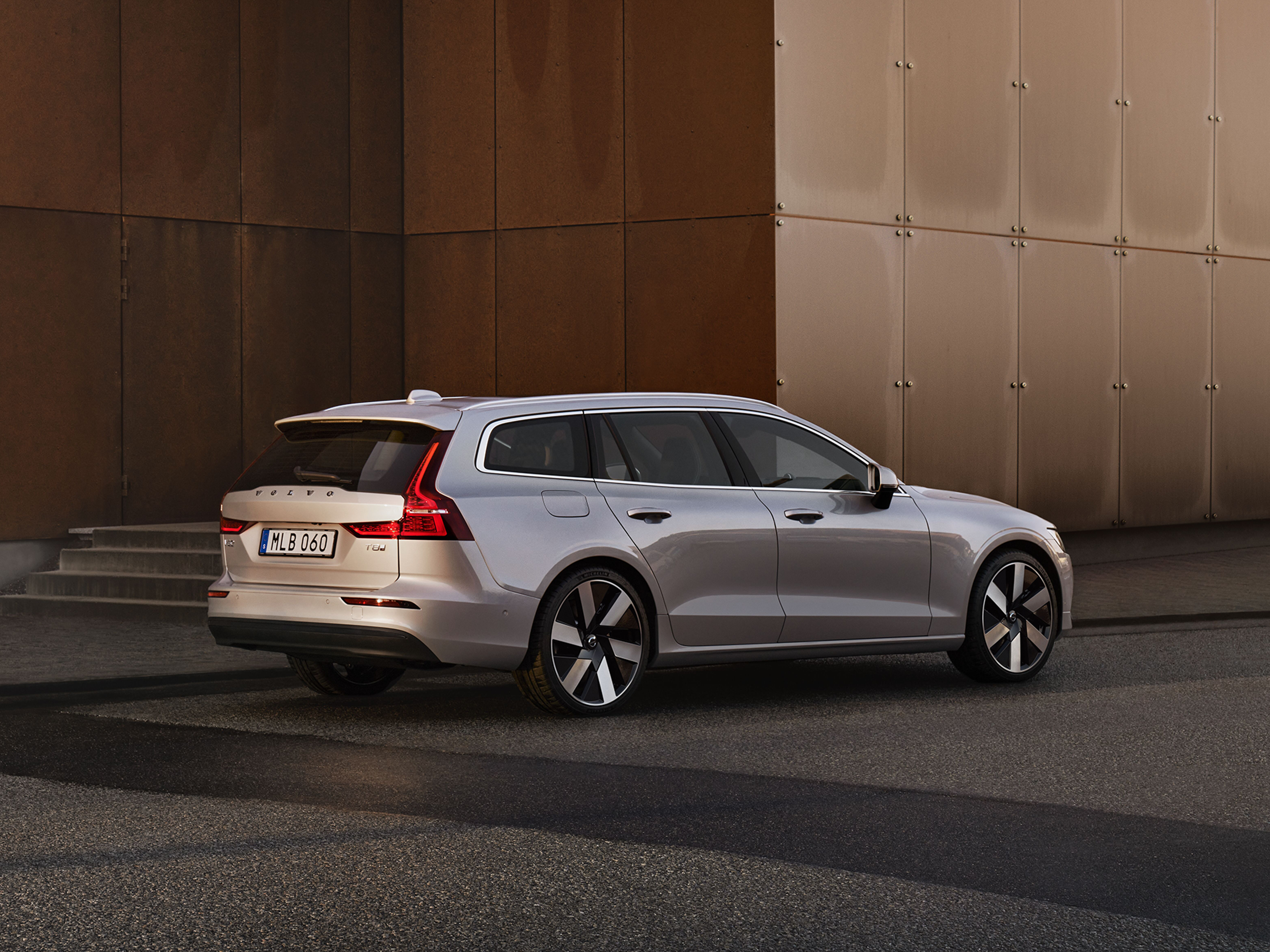 Der Volvo V90 Plug-in Hybrid.