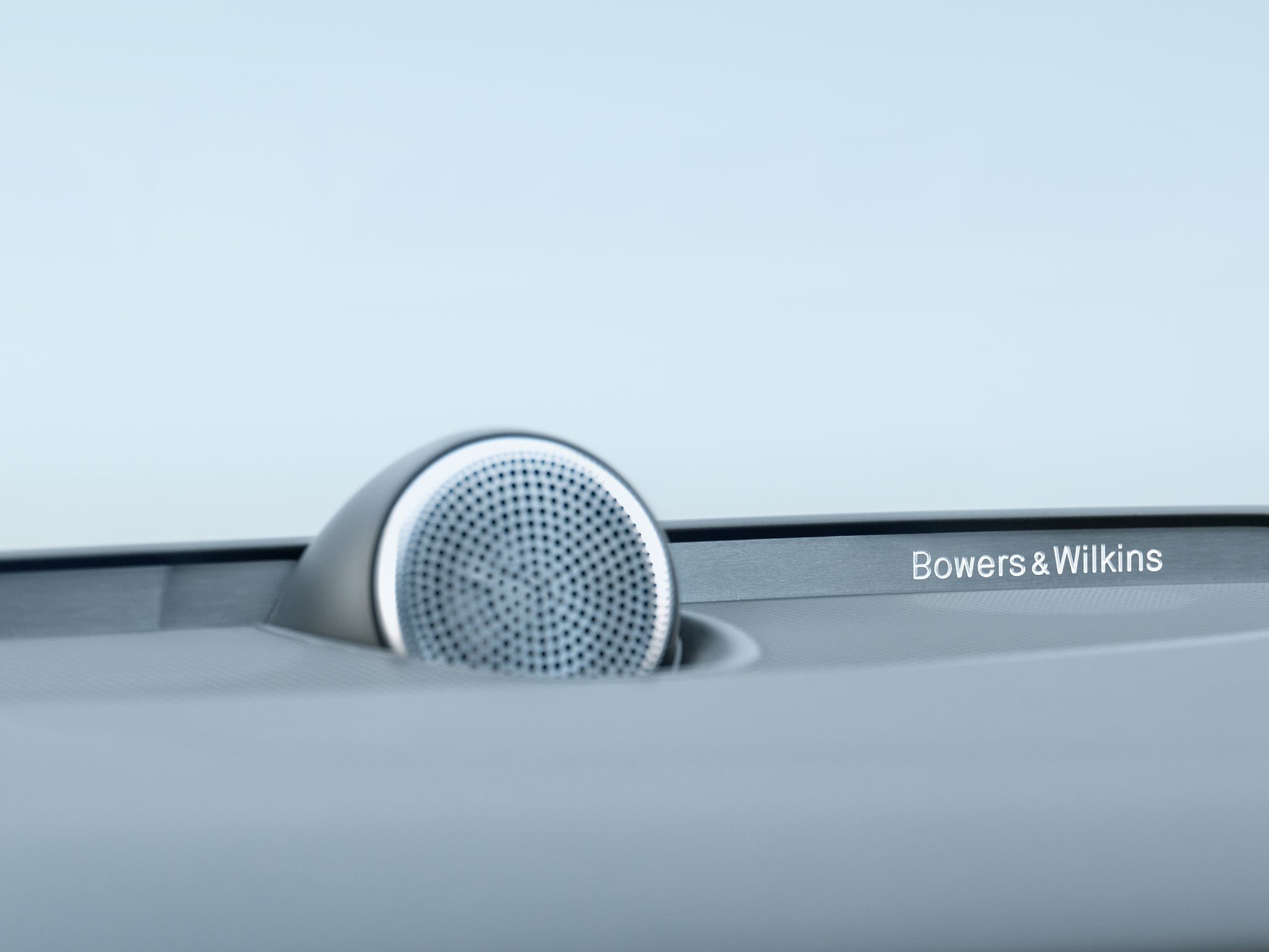 Bowers & Wilkins -kaiuttimet Volvo S60 Rechargen sisällä.