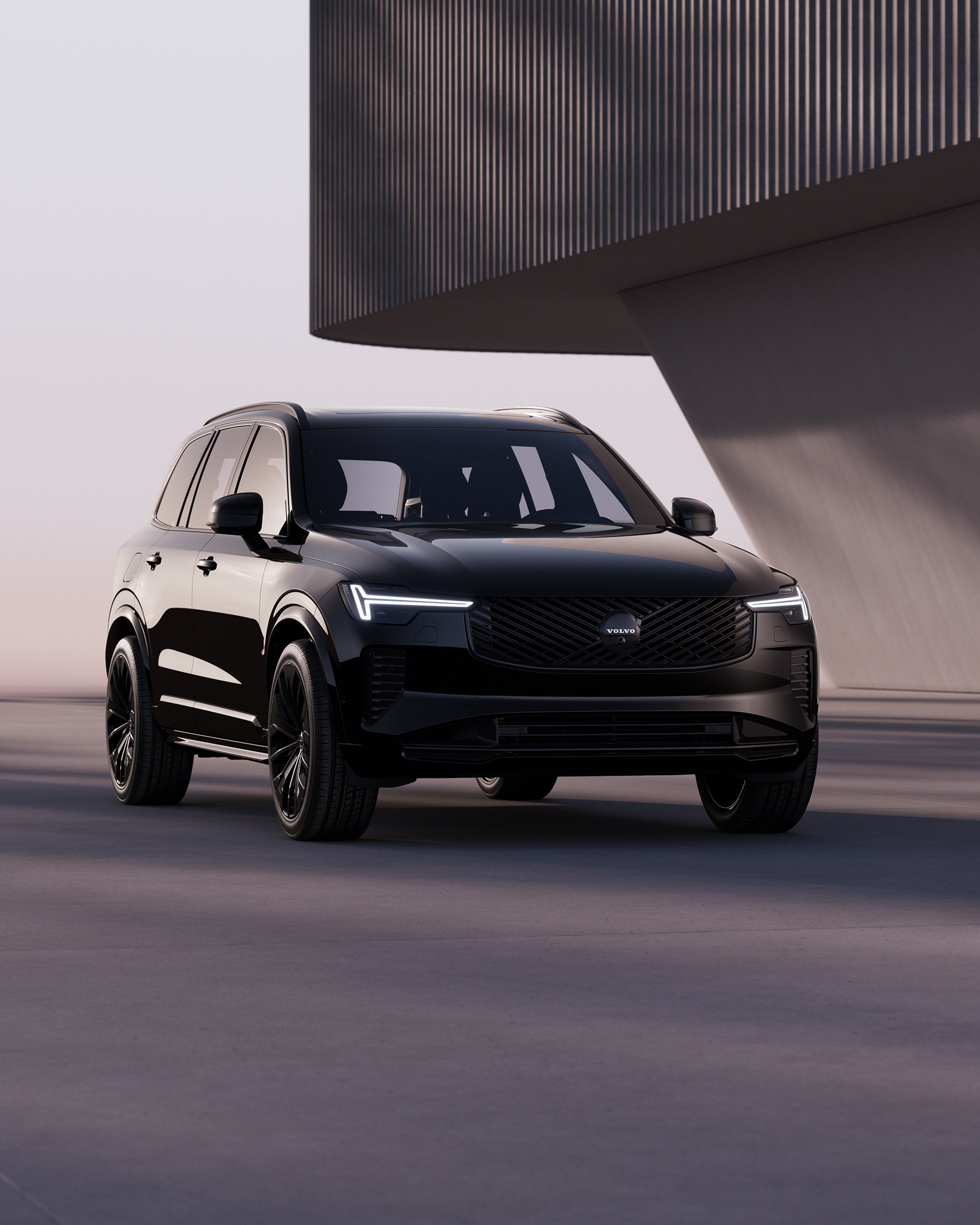 Vista frontal del XC90 híbrido enchufable Black Edition