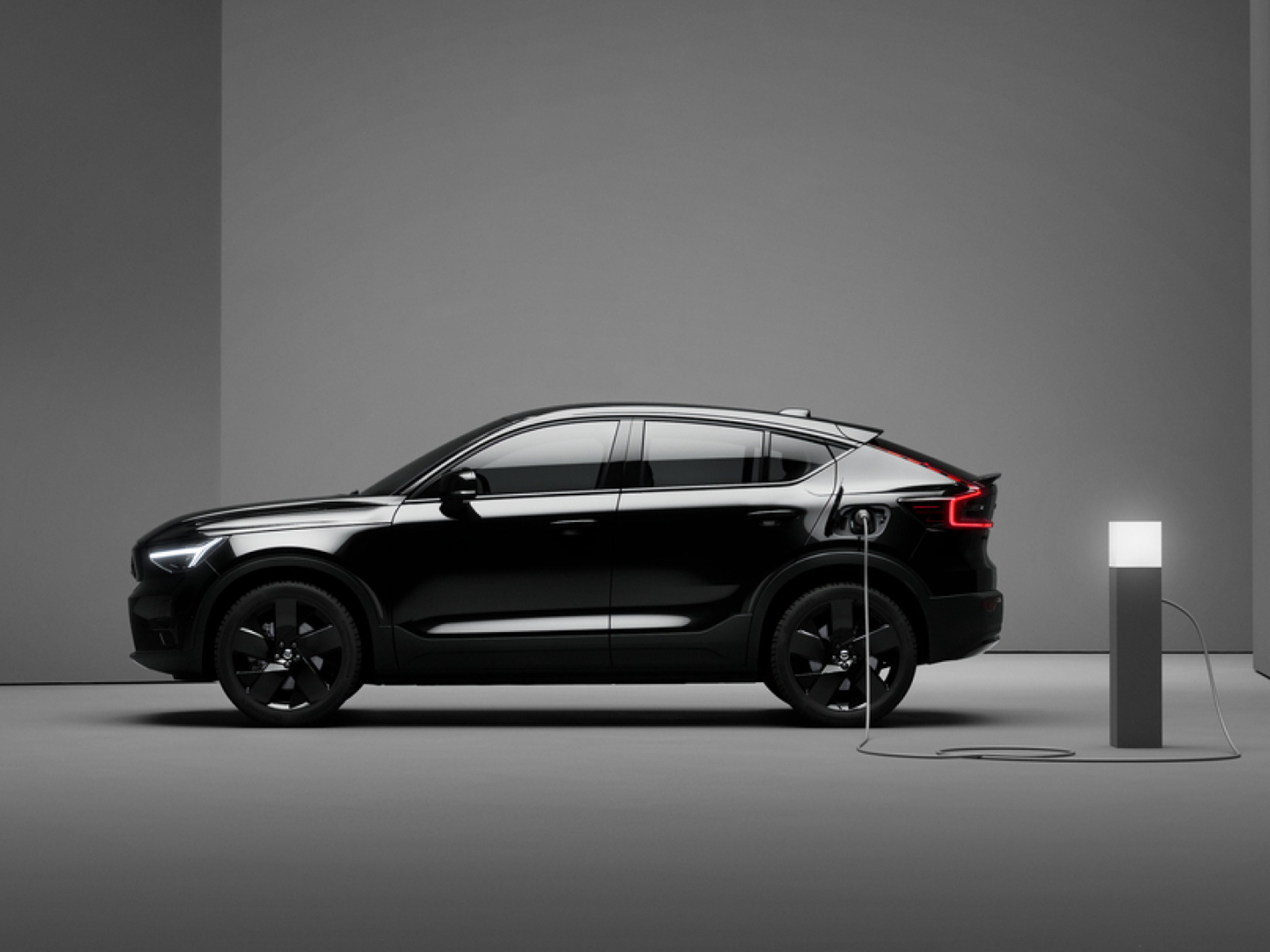 Der vollelektrische Volvo EC40 Black Edition.