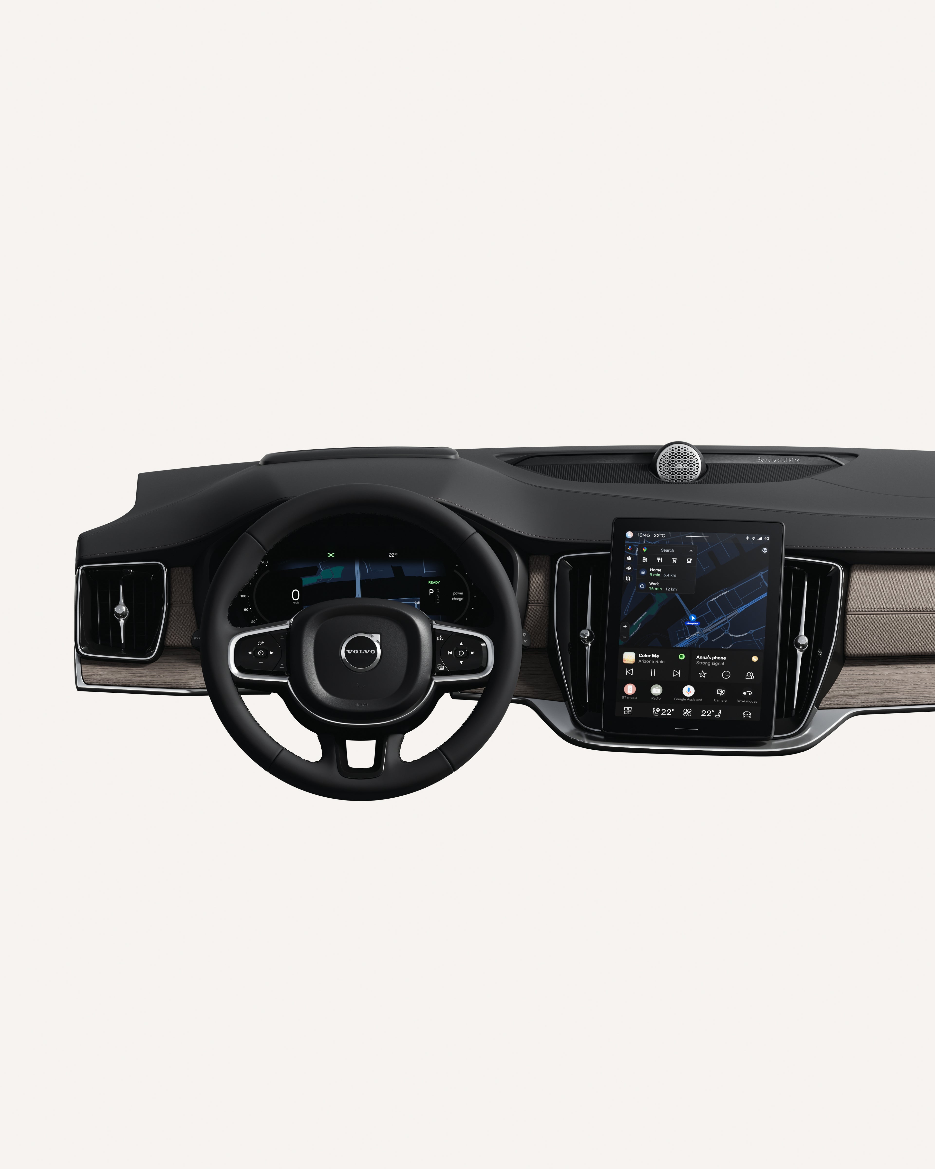 Direksiyon simidi ve dokunmatik ekran dahil olmak üzere Volvo XC90 gösterge panelinin iç görünümü.