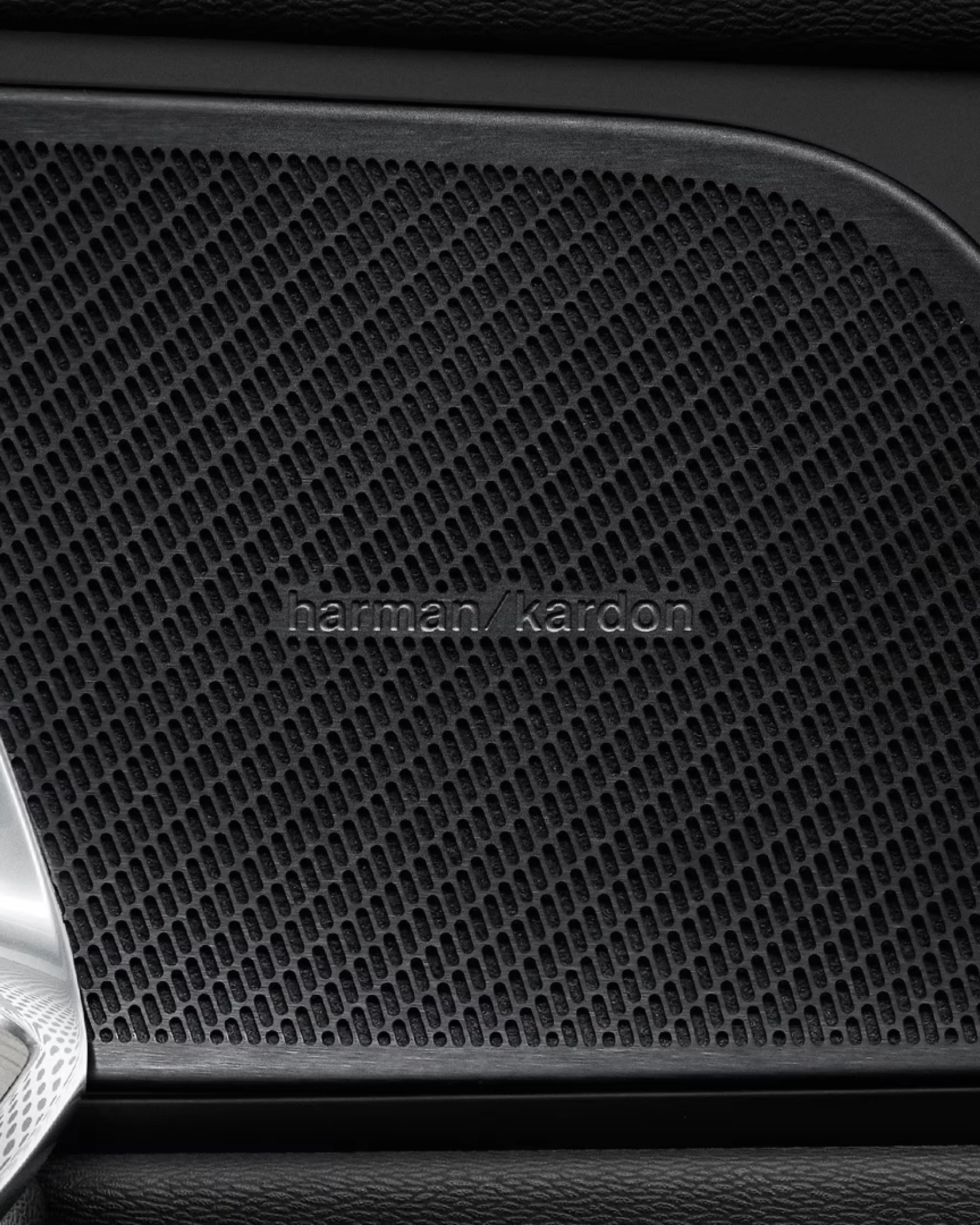 เครื่องเสียง Harman Kardon ภายใน Volvo S60 Recharge
