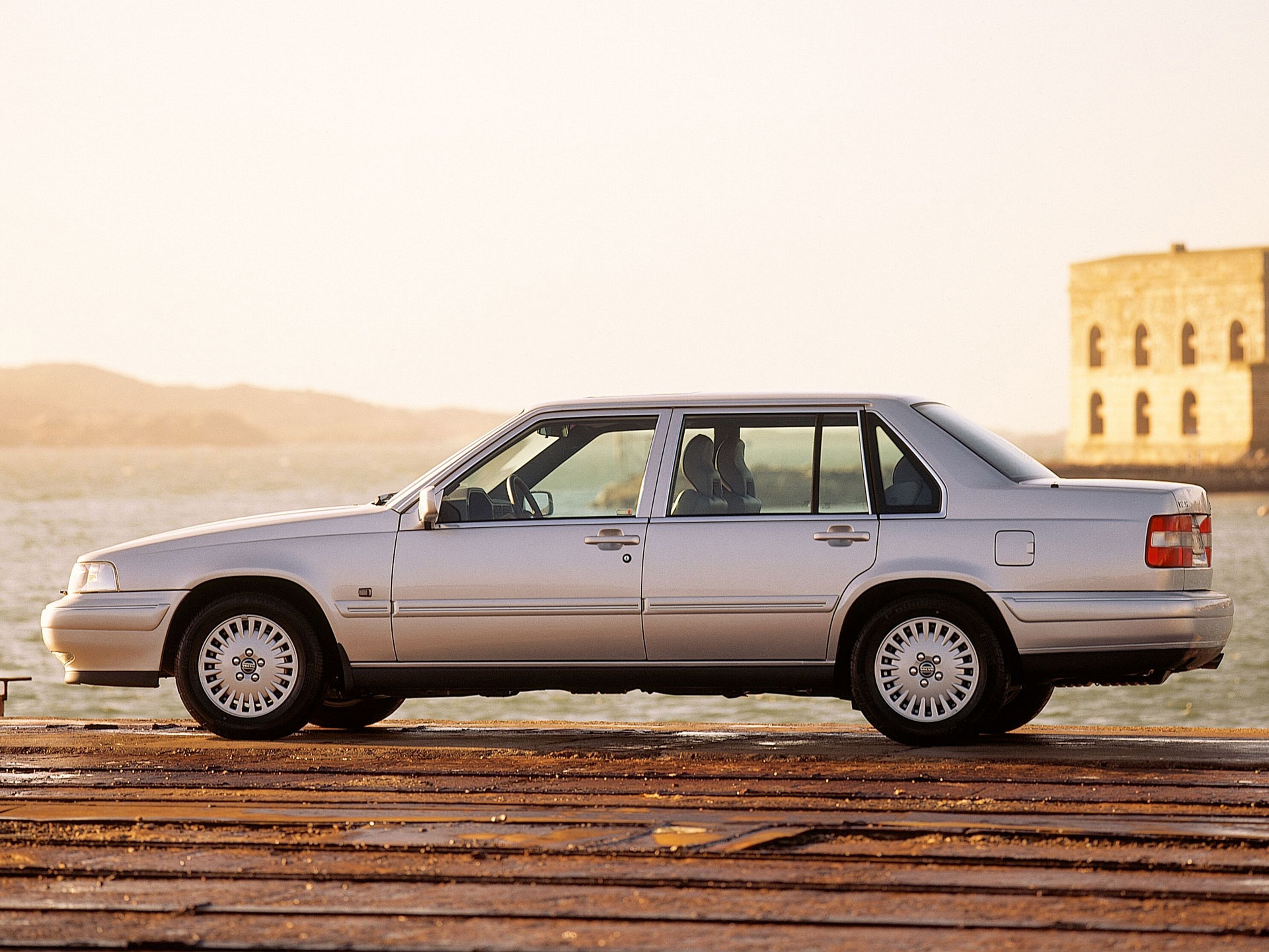 Volvo 960/S90 Sedan'ı gösteren fotoğraf
