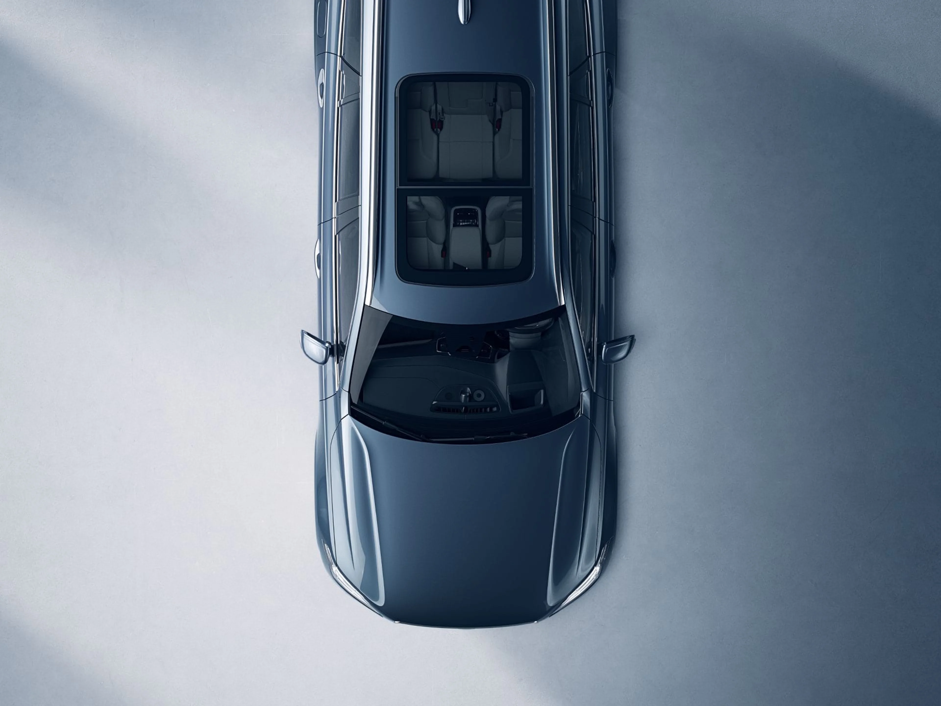 Volvo XC90 休旅車的全景天窗。