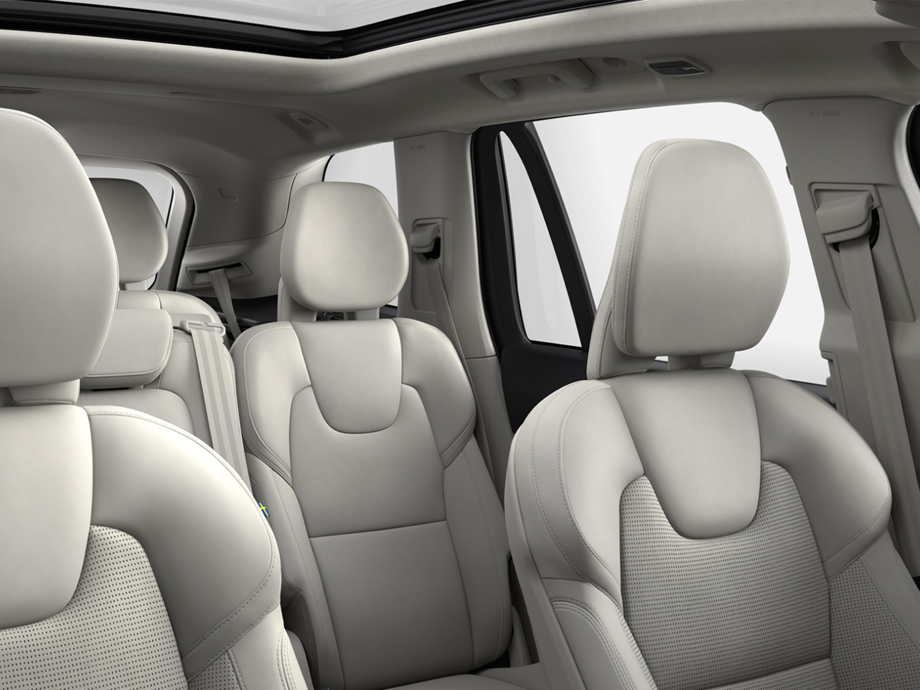 المقصورة الداخلية في فولفو XC90 الرياضية متعددة الاستخدامات.