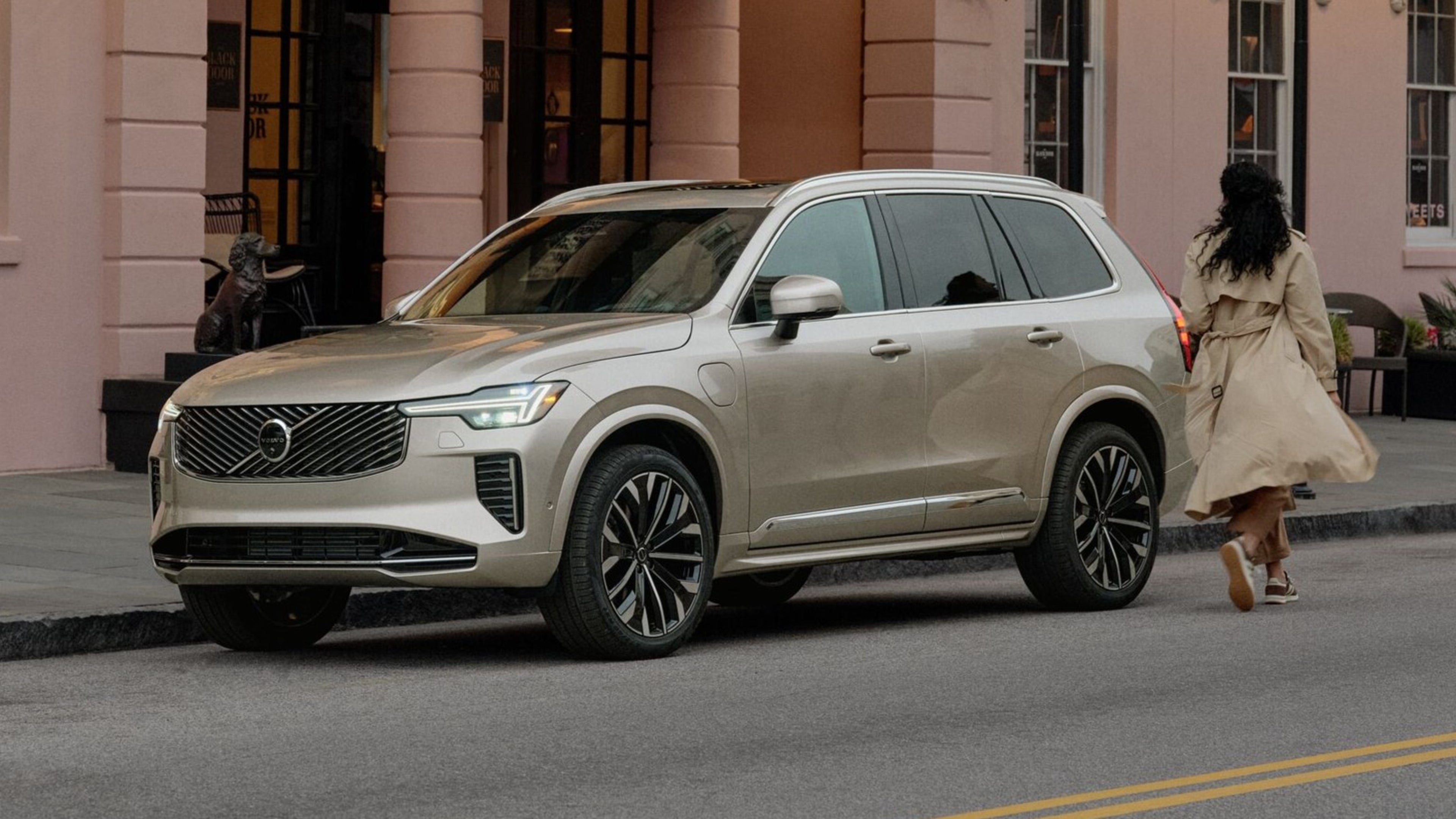 Discover the XC90 plug-in hybrid