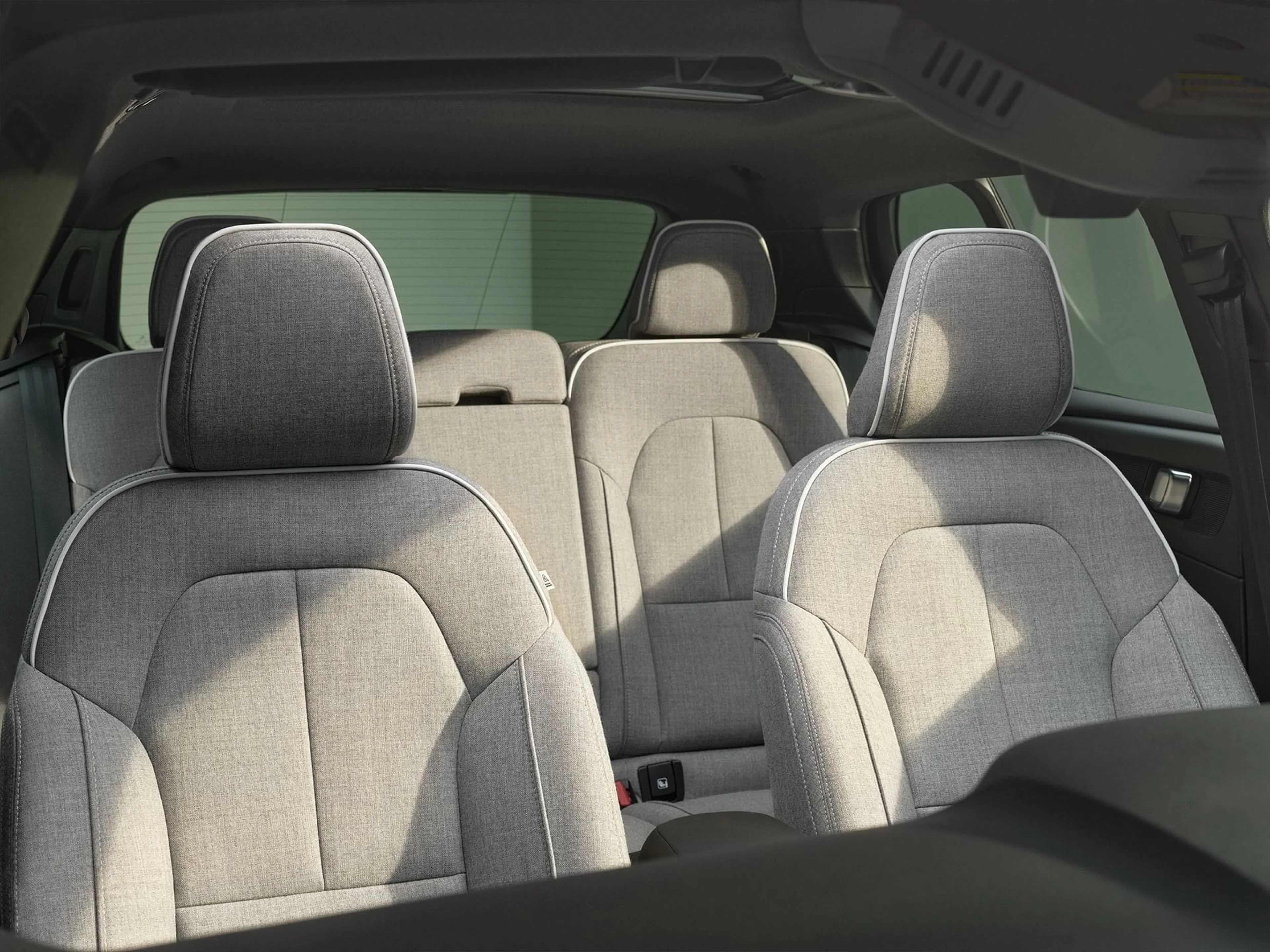 A calm, comfortable, and ergonomically optimised cabin of a Volvo XC40 Recharge.
