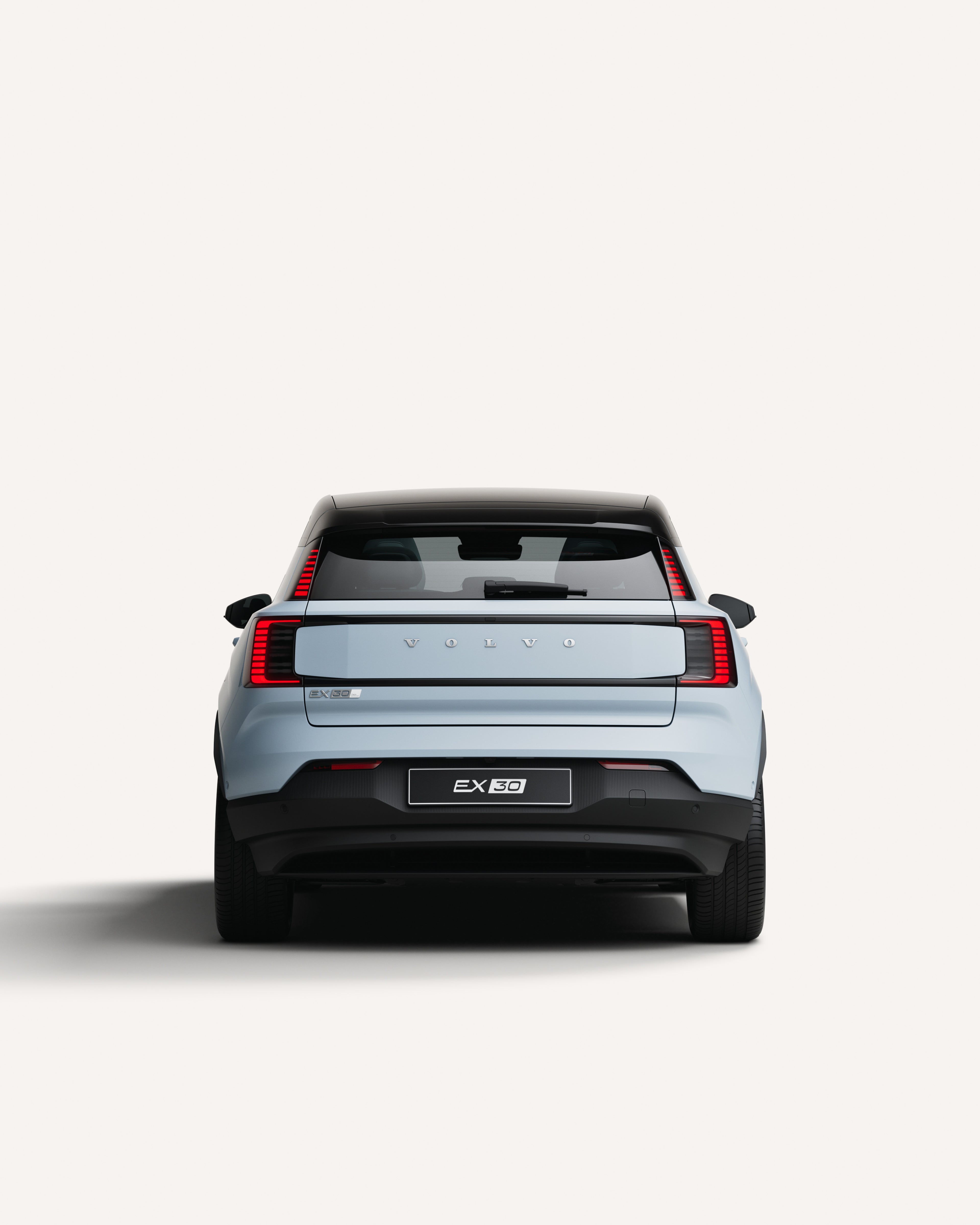 Heckansicht des vollelektrischen Volvo EX30.