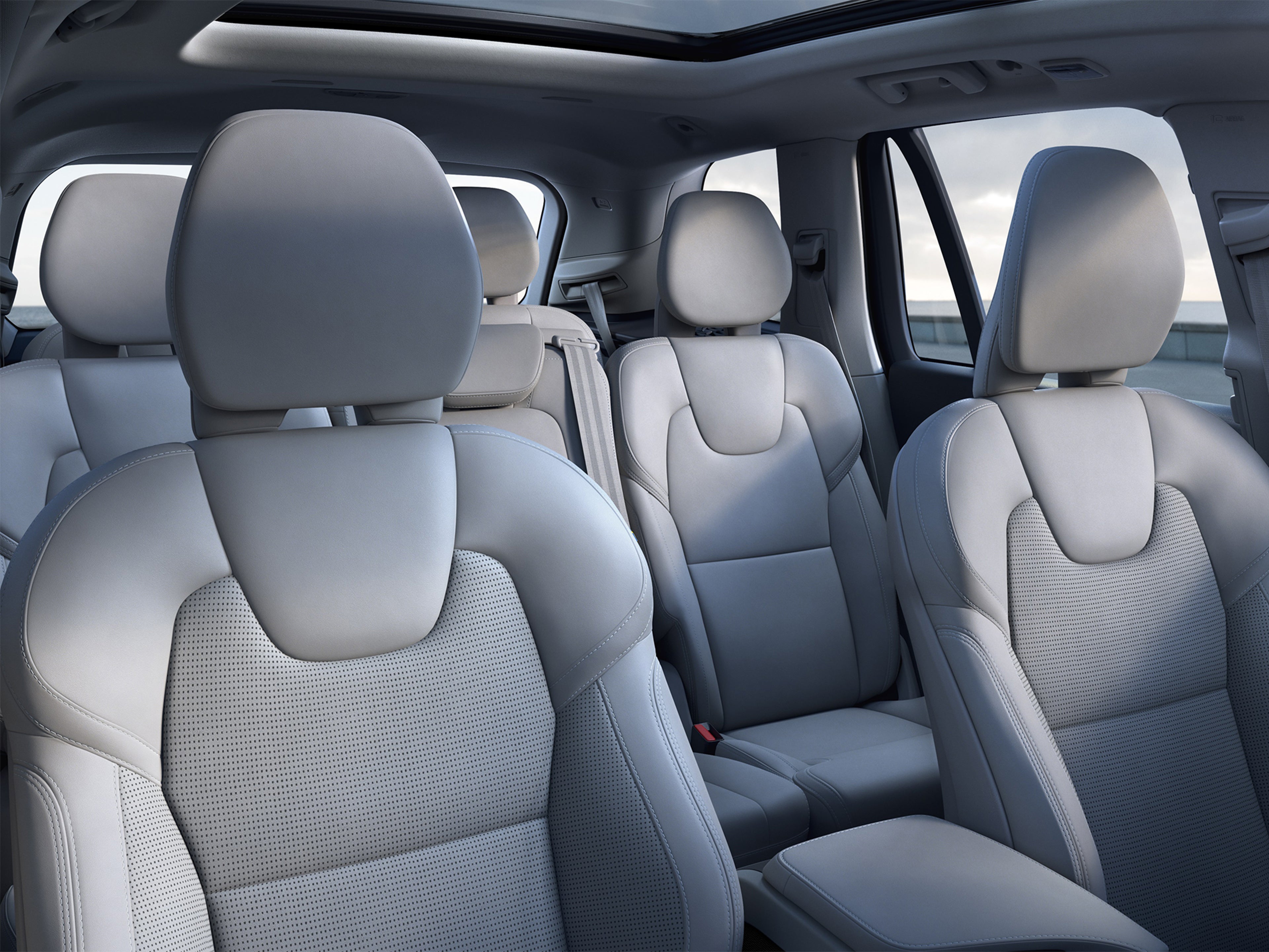 Rúmgott og glæsilegt farþegarými Volvo XC90 jeppa.