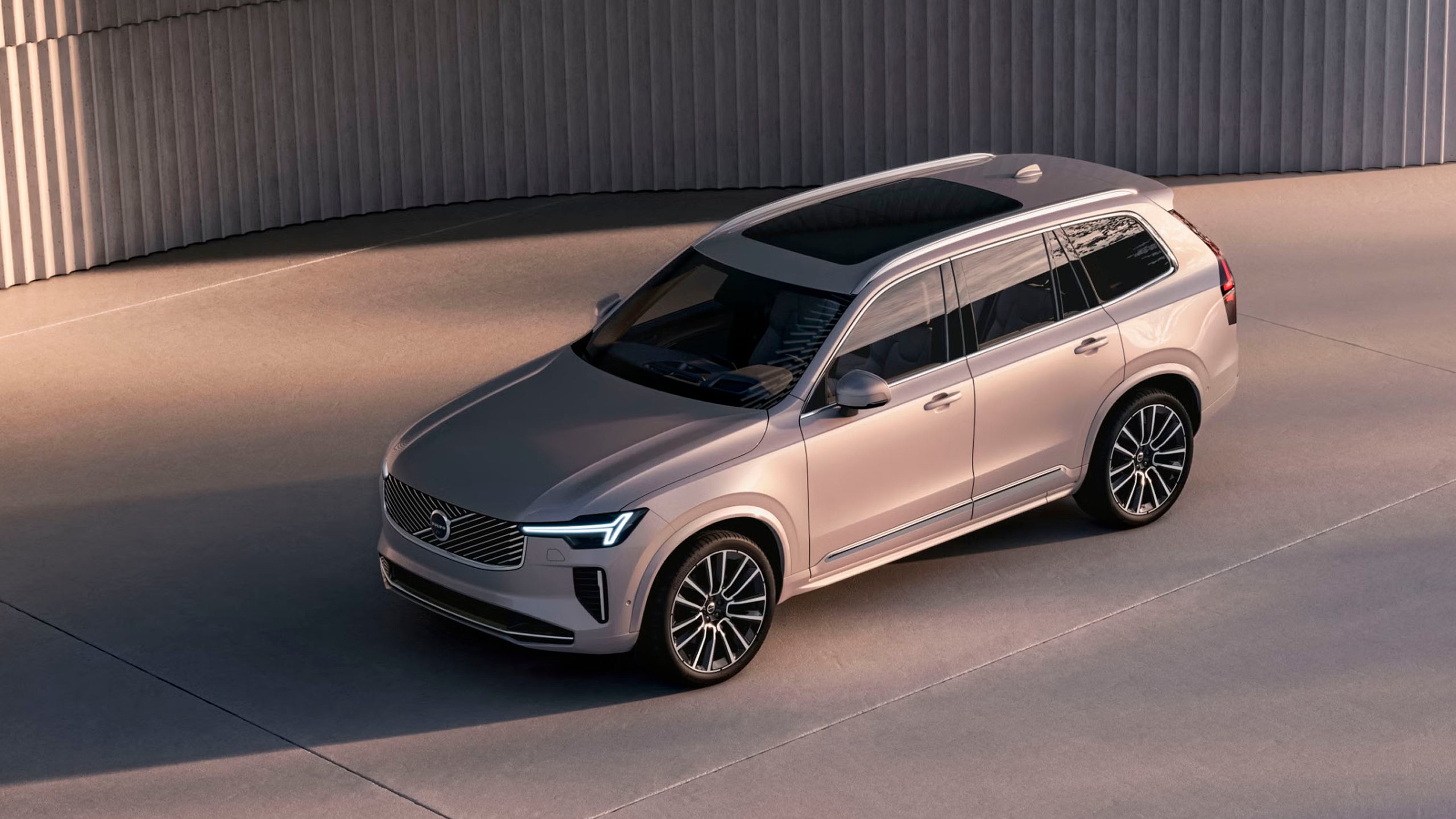 Volvo XC90 mild hybrid vista aérea destacando su techo panorámico