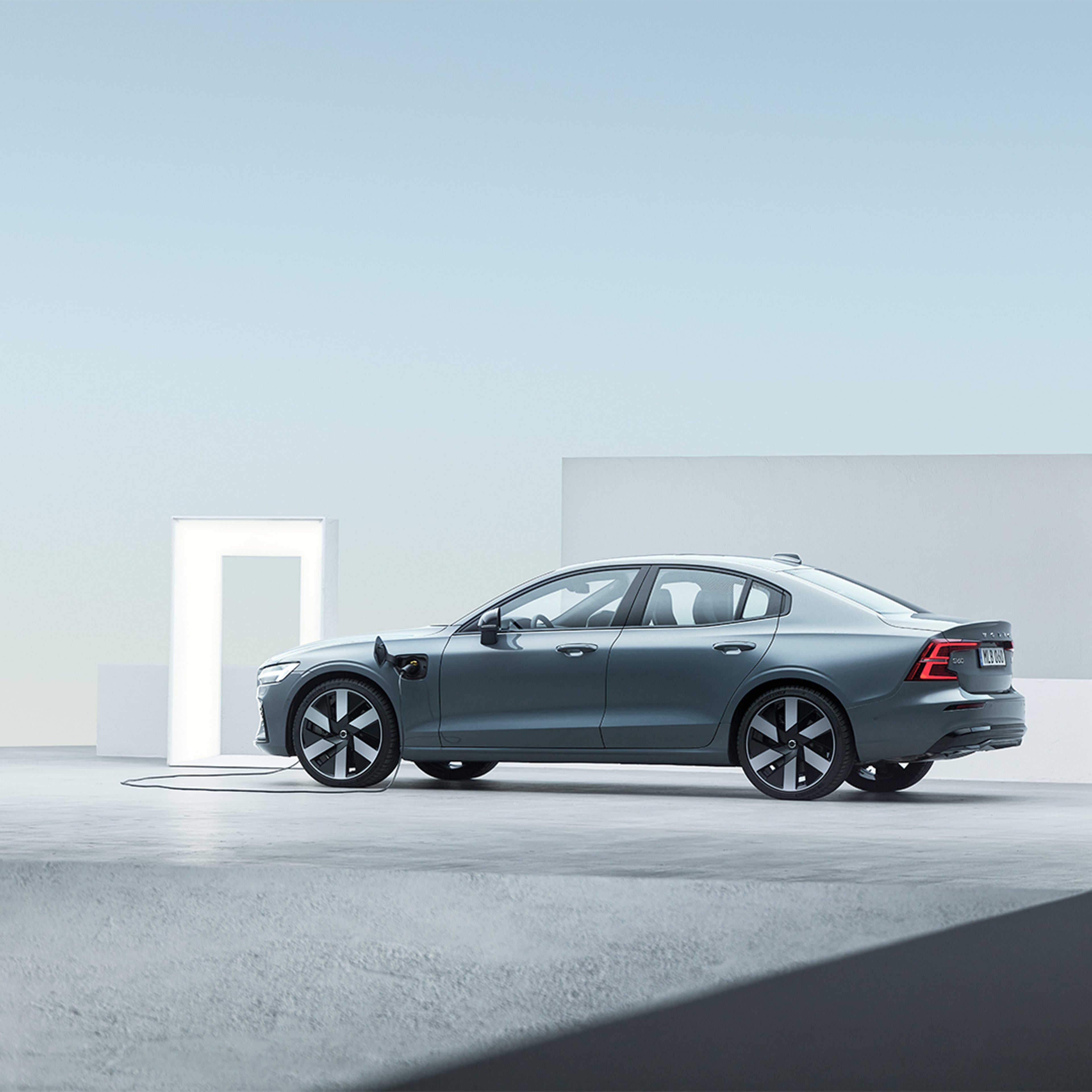 Volvo S60 Recharge con tecnología de asistencia a la conducción y tracción a las cuatro ruedas.