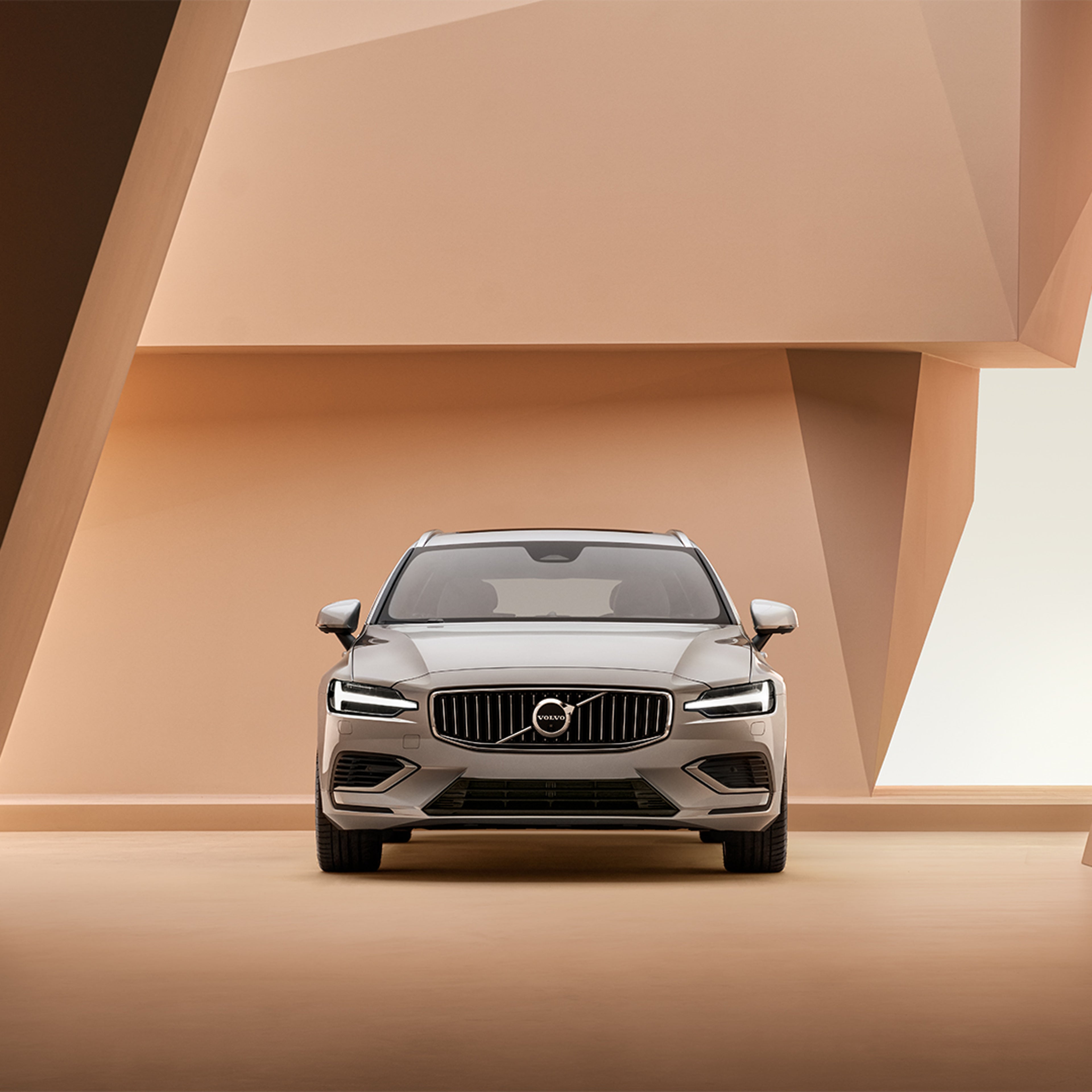 Refreshed exterior design details of the Volvo V60 Recharge.