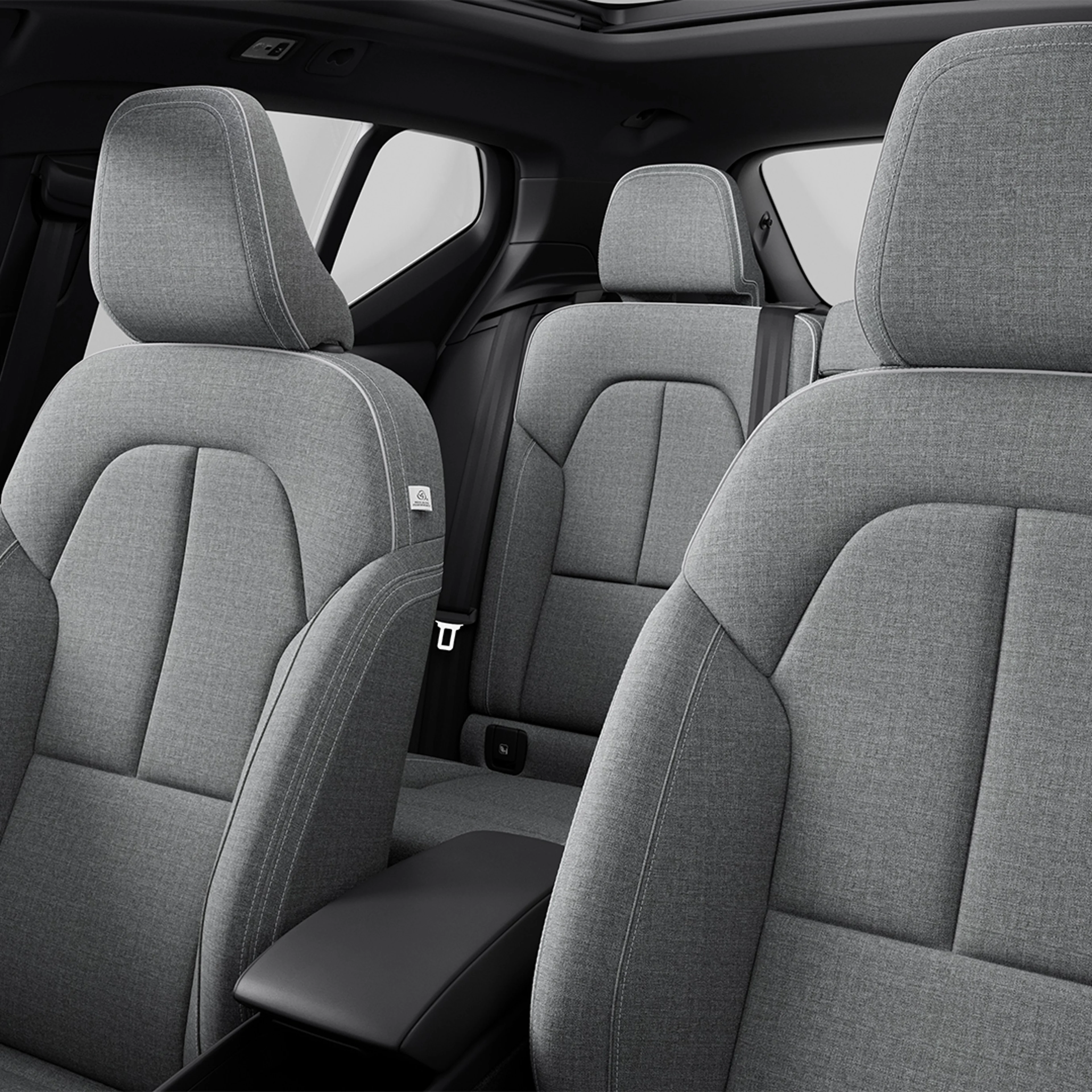 Volvo XC40 Recharge uzlādējamā hibrīda salona interjers.