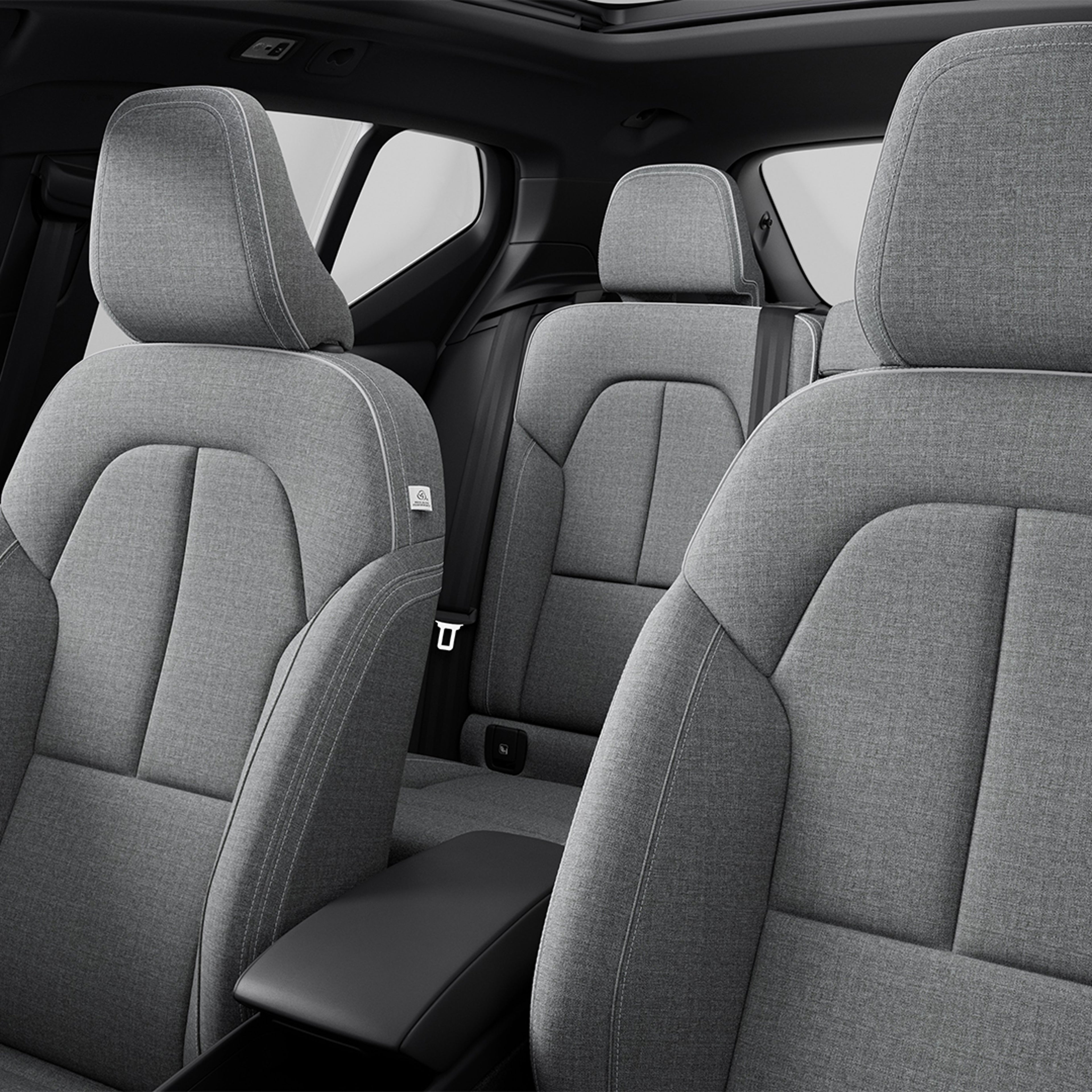 Volvo XC40 Recharge uzlādējamā hibrīda salona interjers.