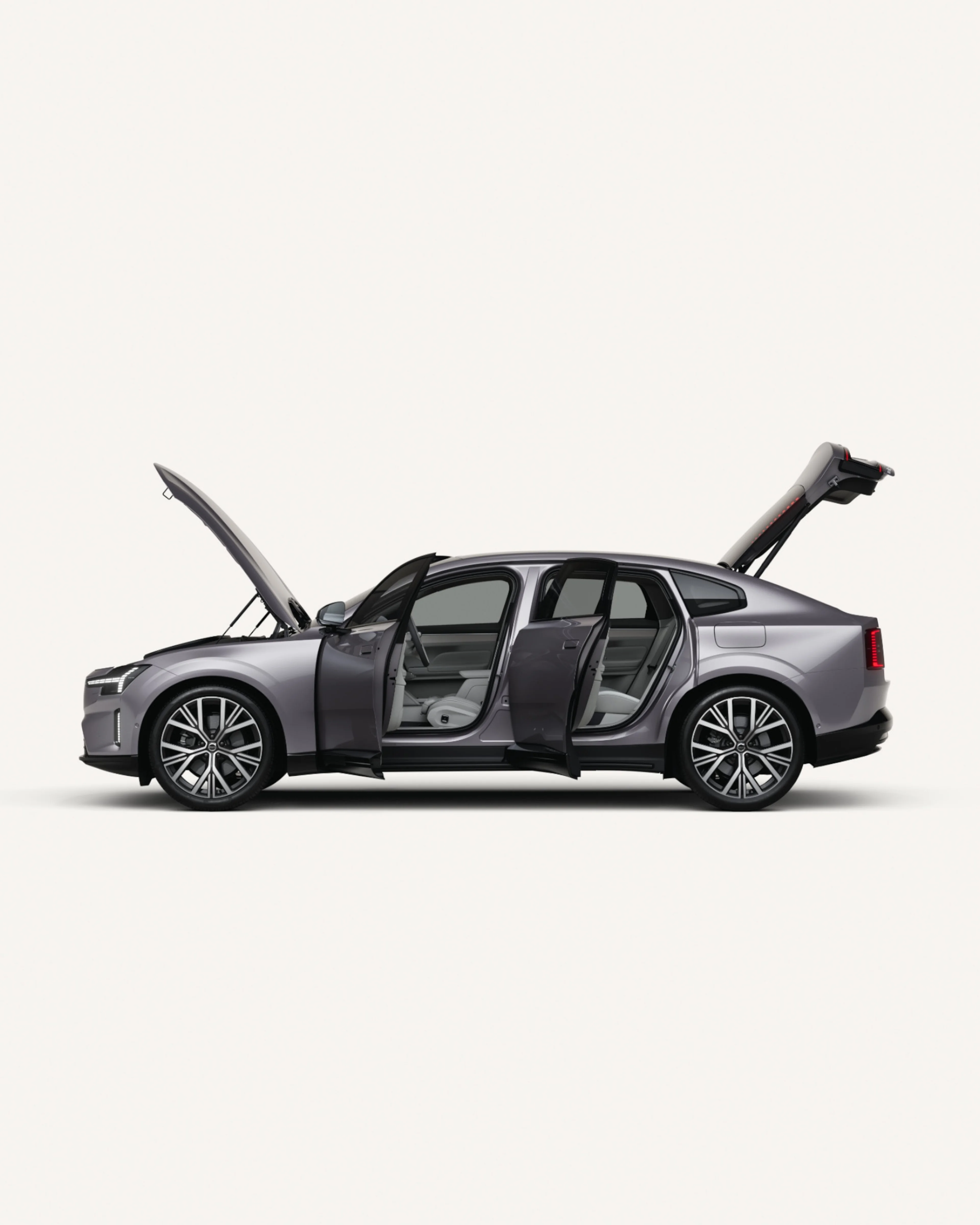 Boční pohled na plně elektrické Volvo ES90 s otevřenou kapotou, dveřmi a kufrem.
