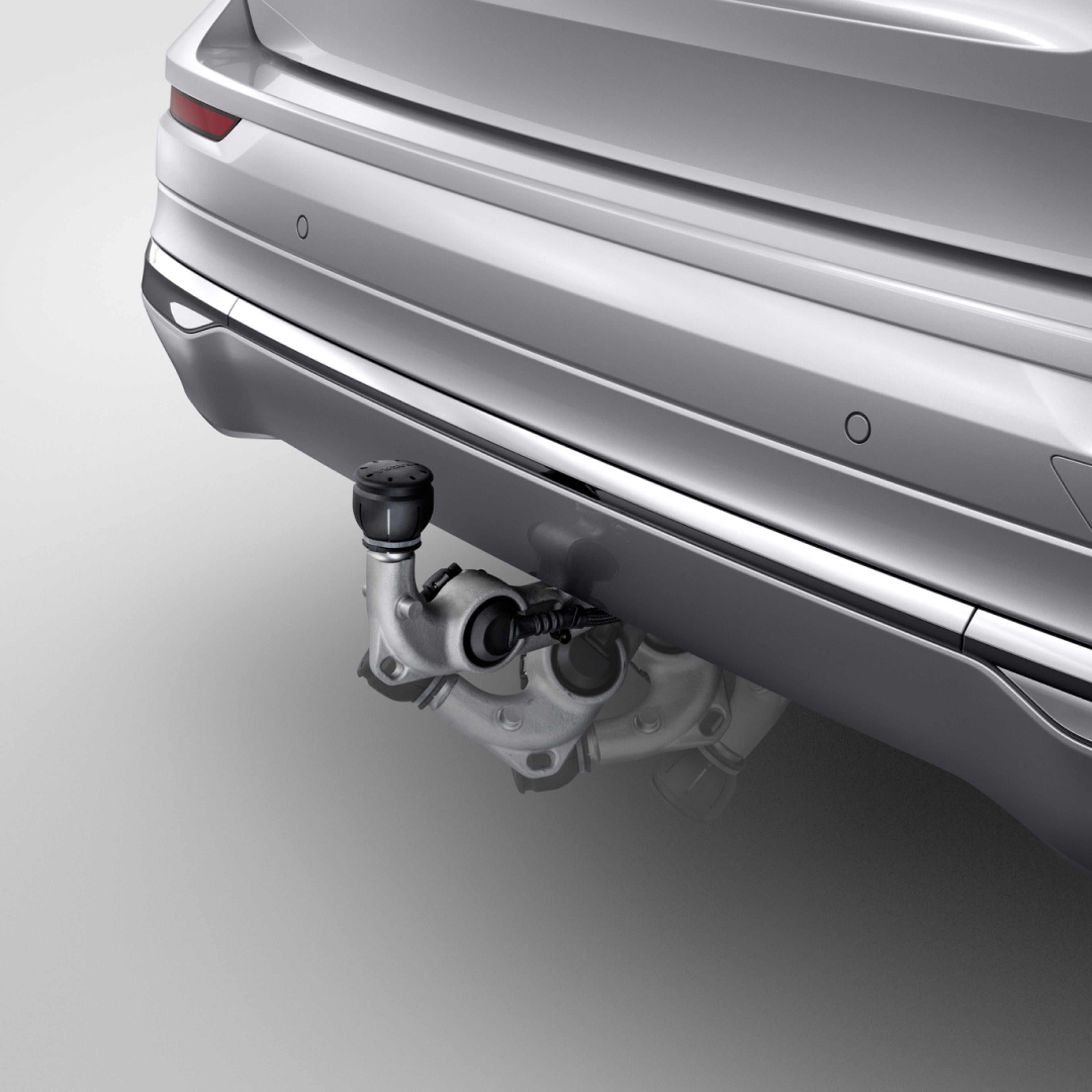 Volvo XC60 的電動摺疊式拖桿圖像。