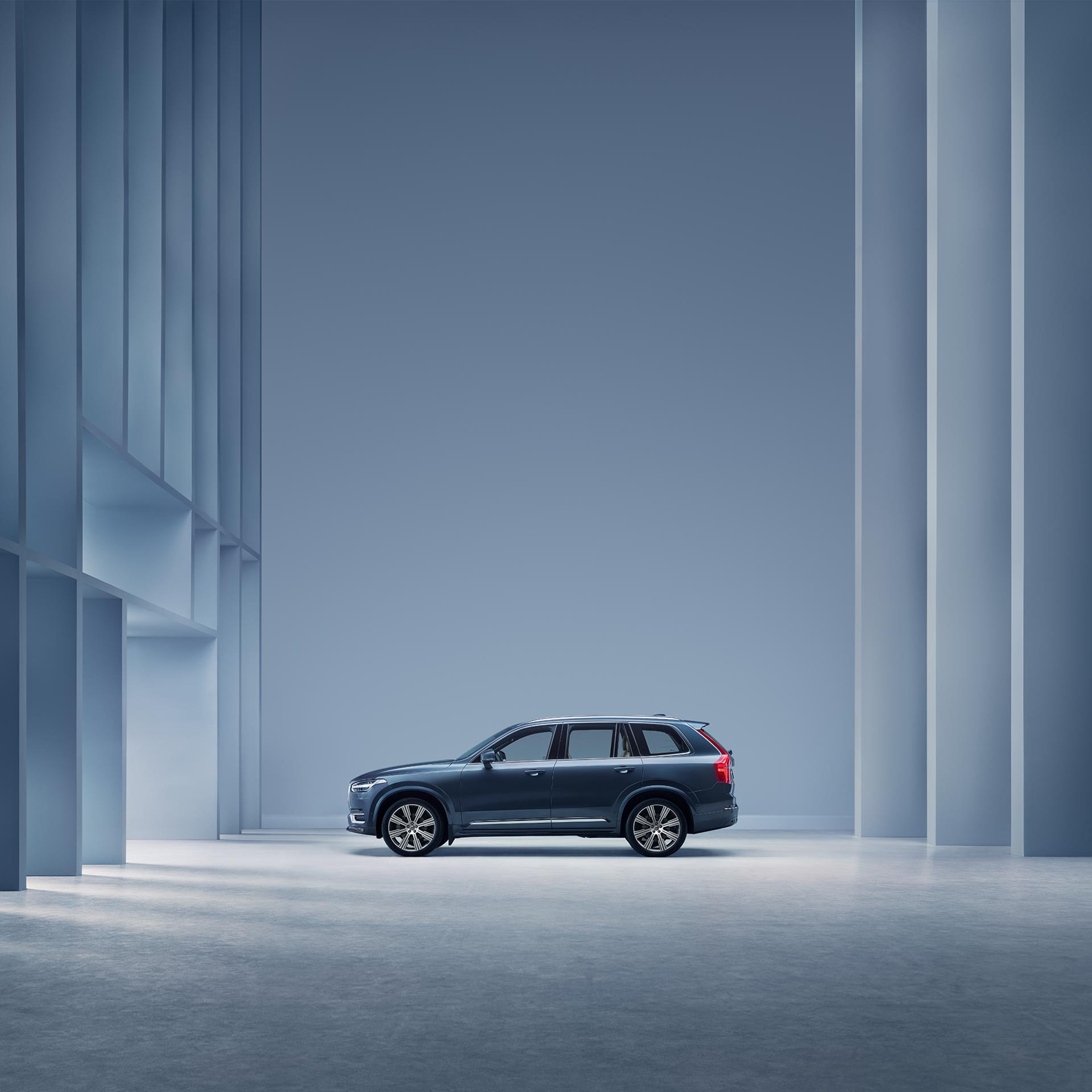 Hliðarmynd af Volvo XC90 jeppa.