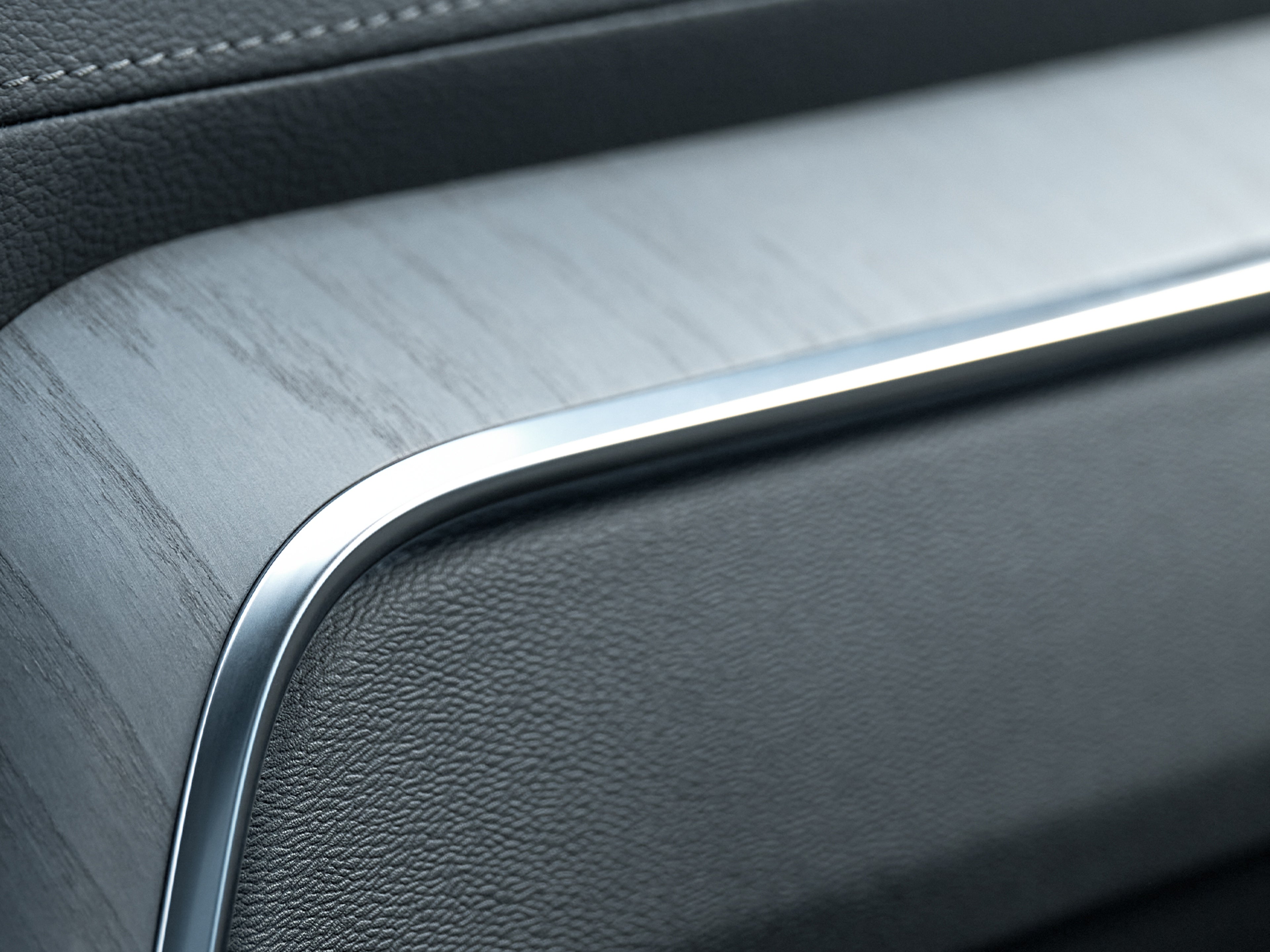 Genuine Driftwood decor inlay in a Volvo S60 Recharge.