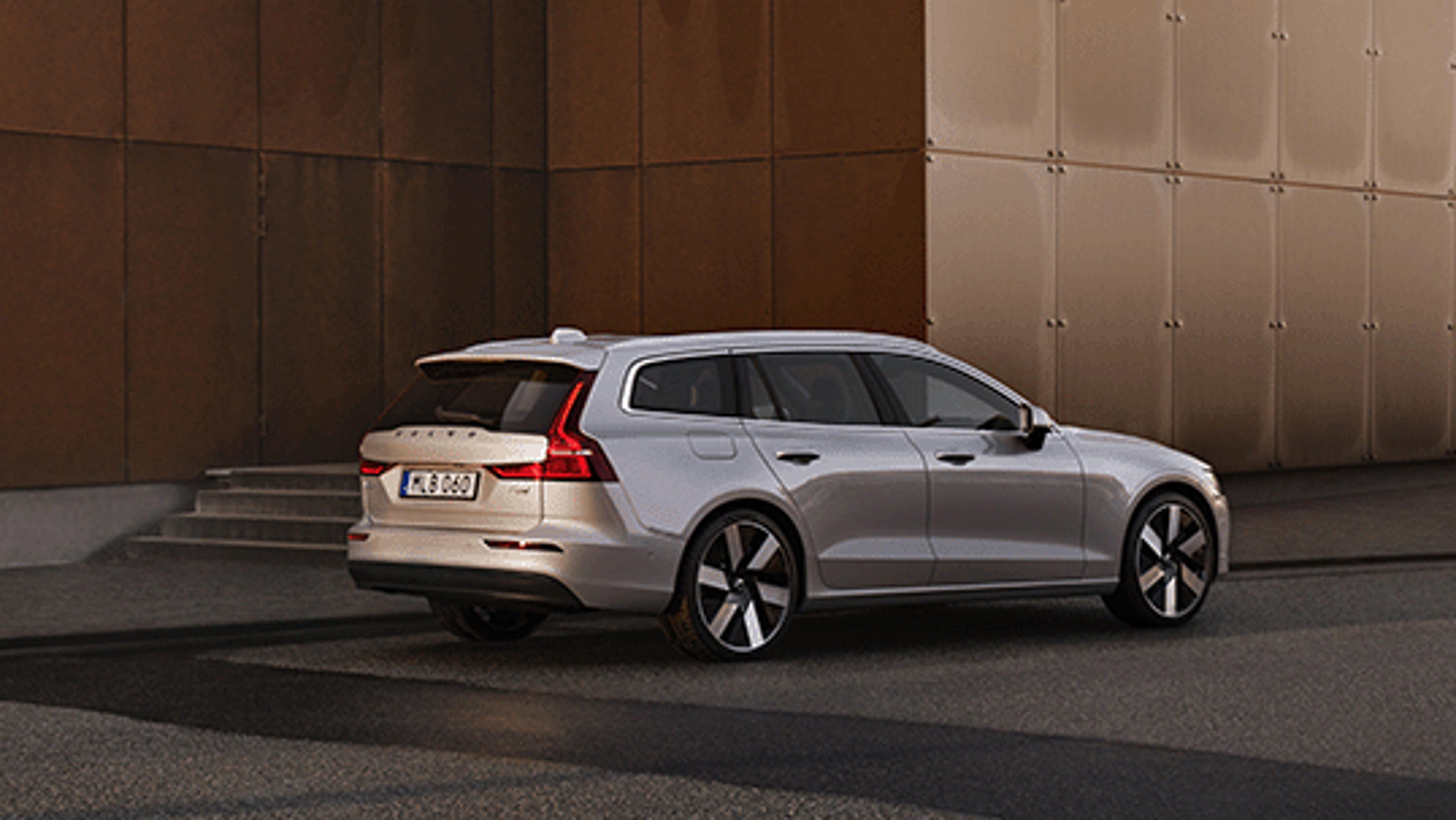 Volvo V60 und XC60 stehen sich gegenüber