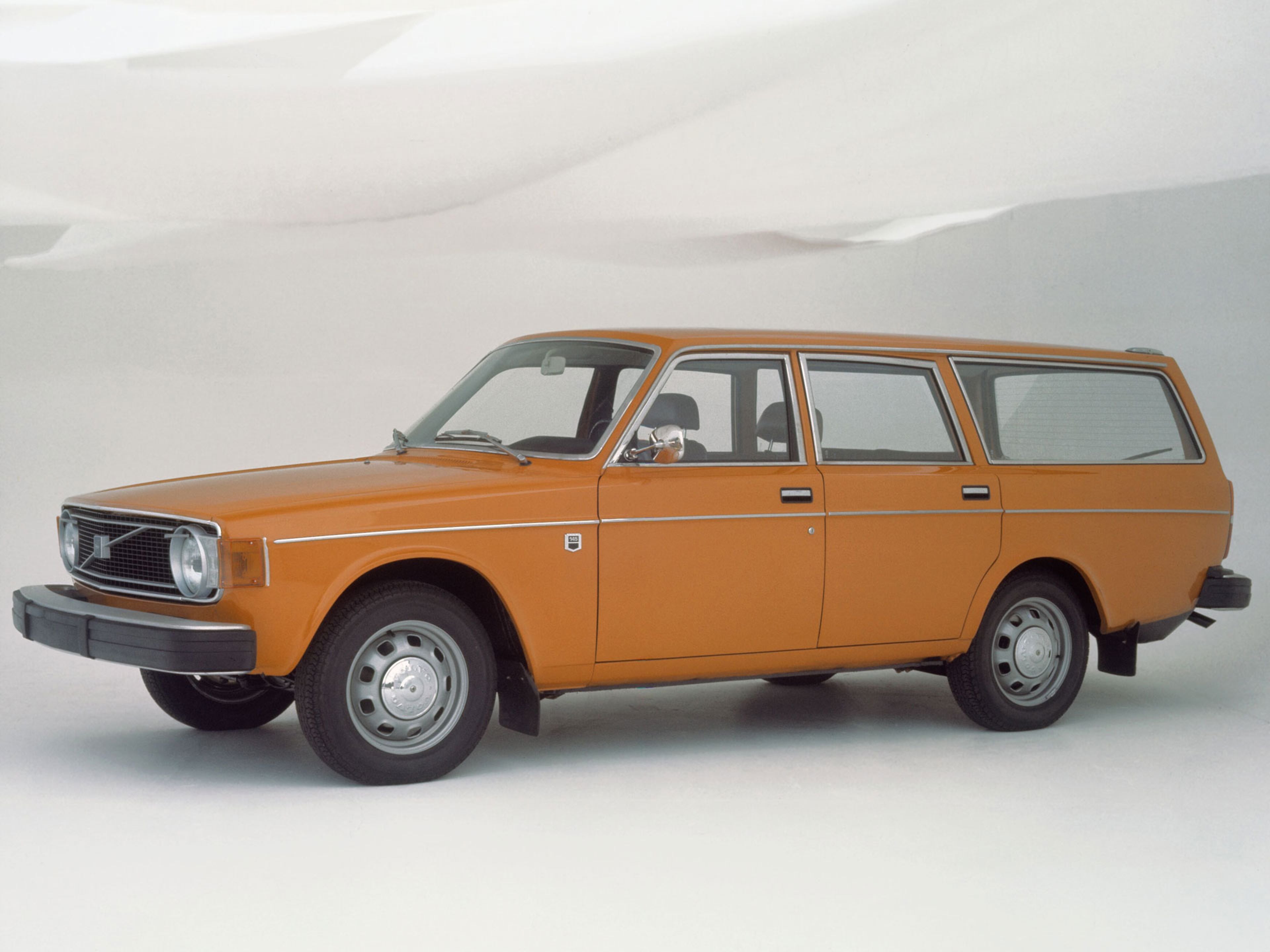 Picture showing the Volvo 145