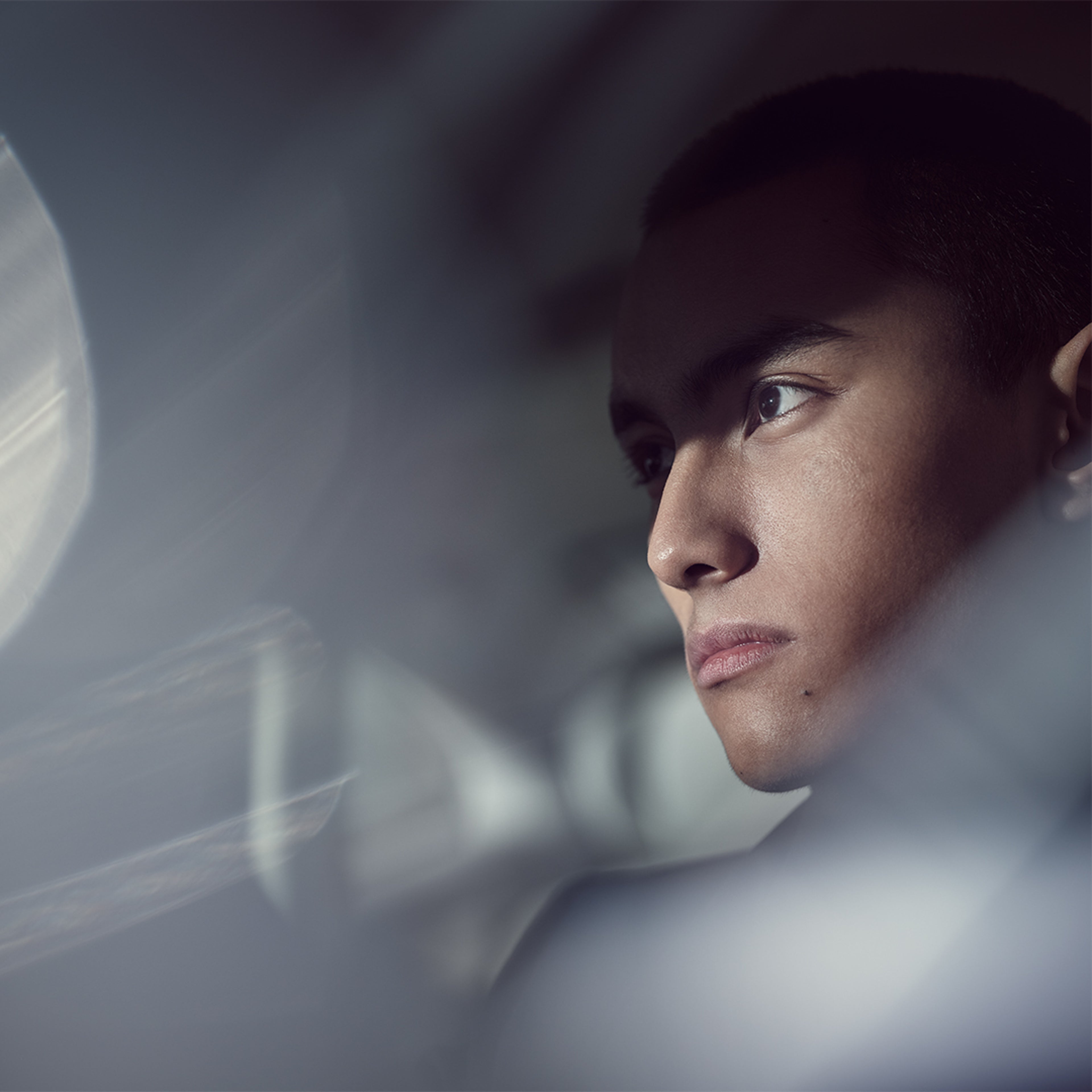 Hệ thống lọc khí tiên tiến trong xe Volvo S90 Recharge sẽ giúp bạn và những người bạn đồng hành được hít thở không khí trong lành hơn và tốt cho sức khỏe.