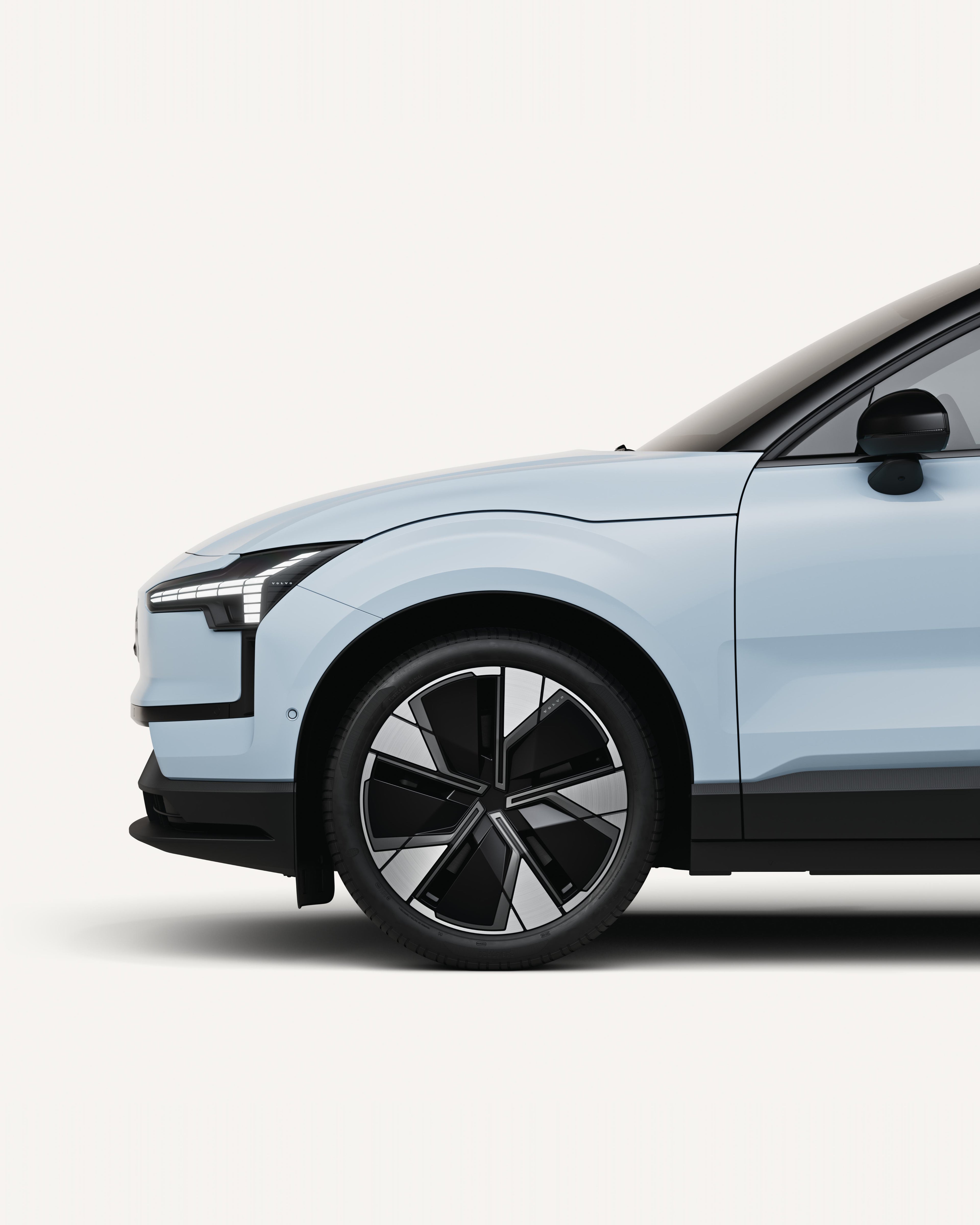 Nahaufnahme des Vorderrads des Volvo EX30.