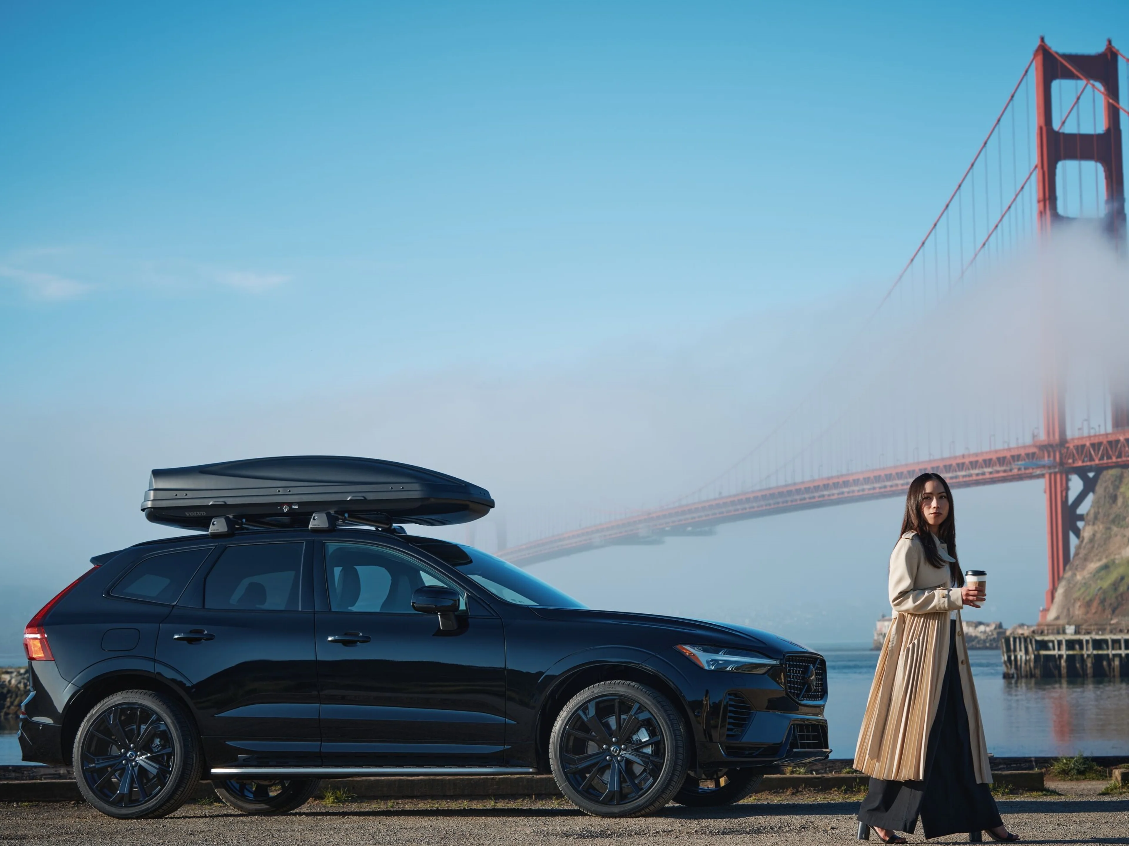 Revitalize the Volvo XC60 plug-in hybrid Black Edition - Volvo plug-in hybrid car charging at station