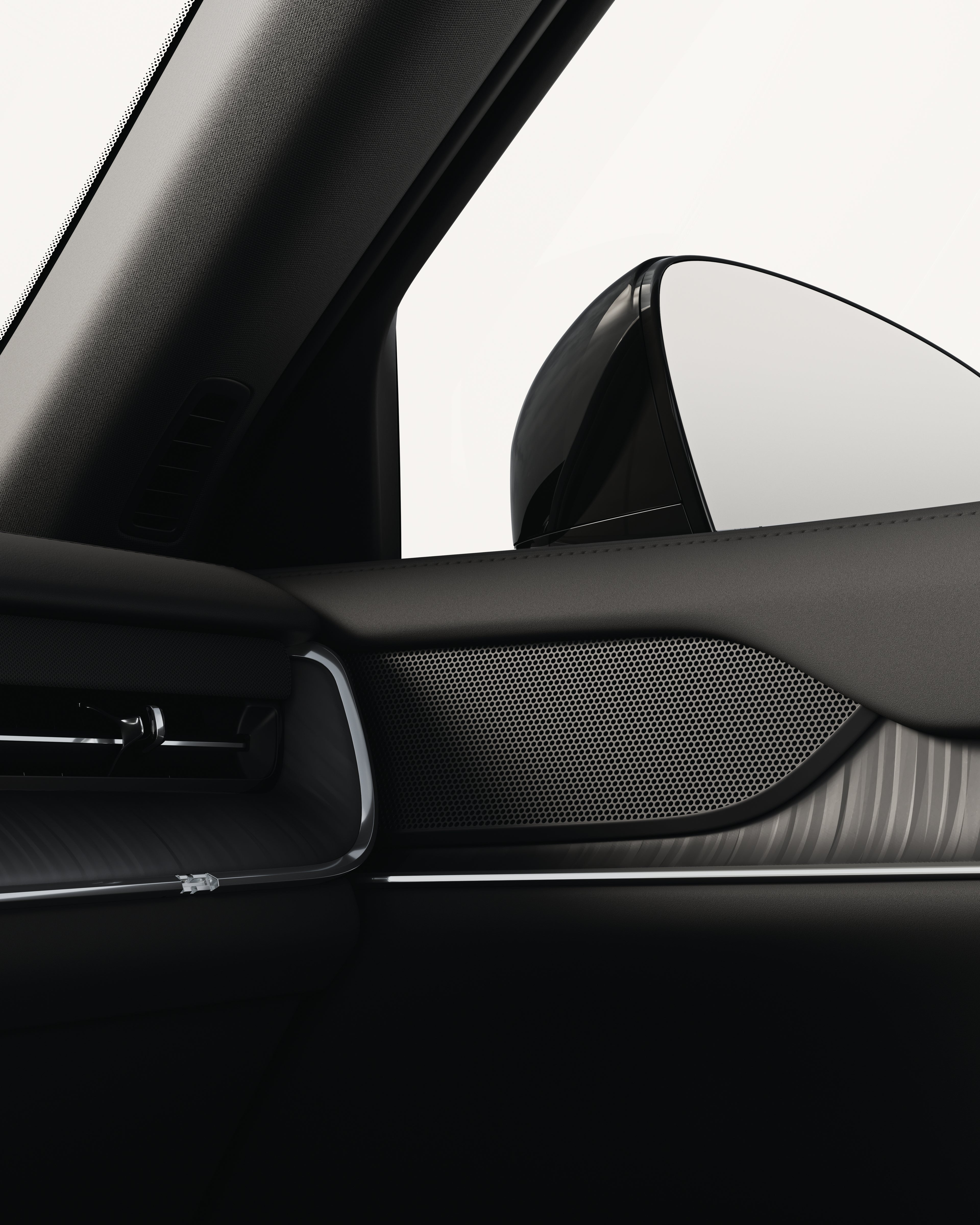 Focus sur l’enceinte de série du Volvo EX90 avec calandre noir mat.
