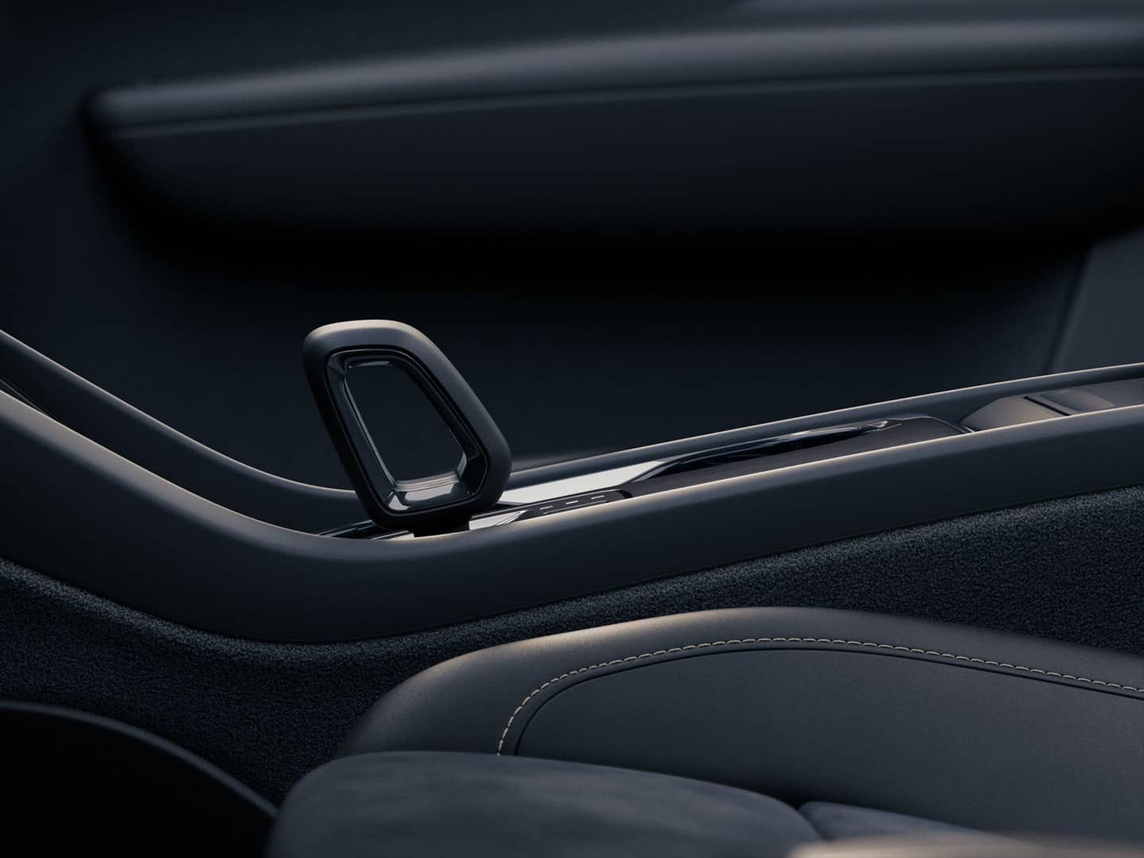 מבט מקרוב על שטיחון מחומרים ממוחזרים בוולוו EC40 החשמלי.