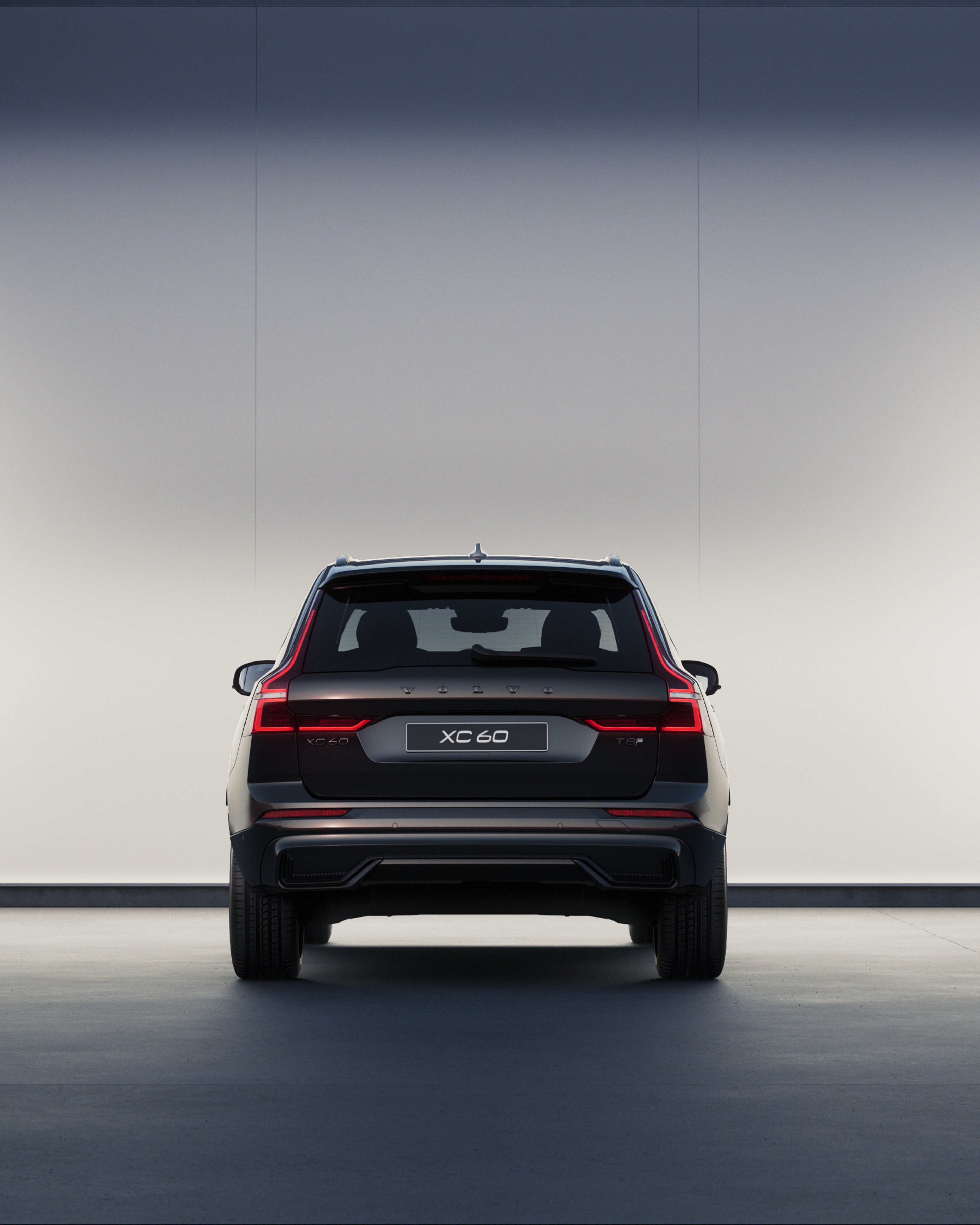 Vista posteriore di XC60 plug-in hybrid black edition
