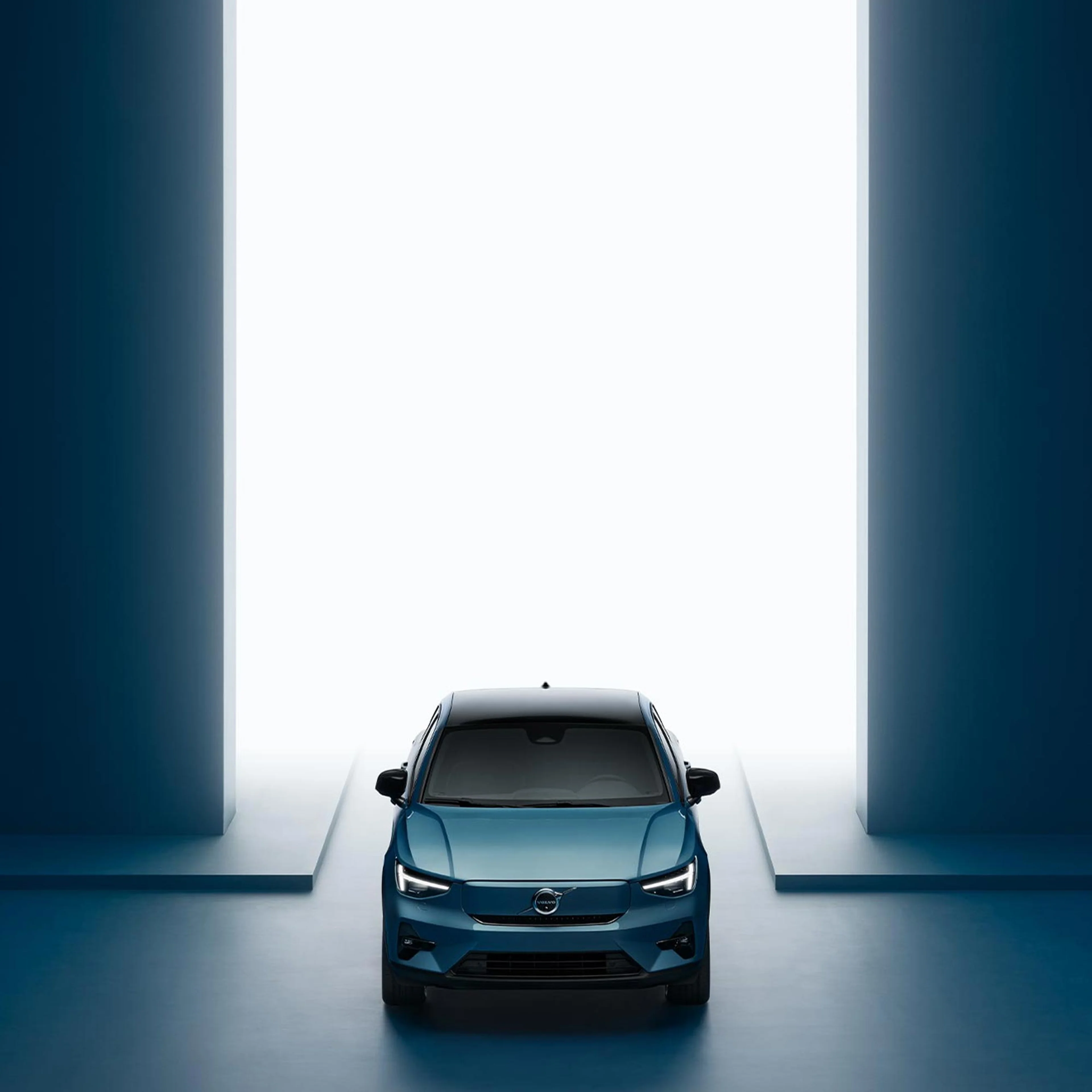 Fjord blue Volvo C40 Recharge front exterior.