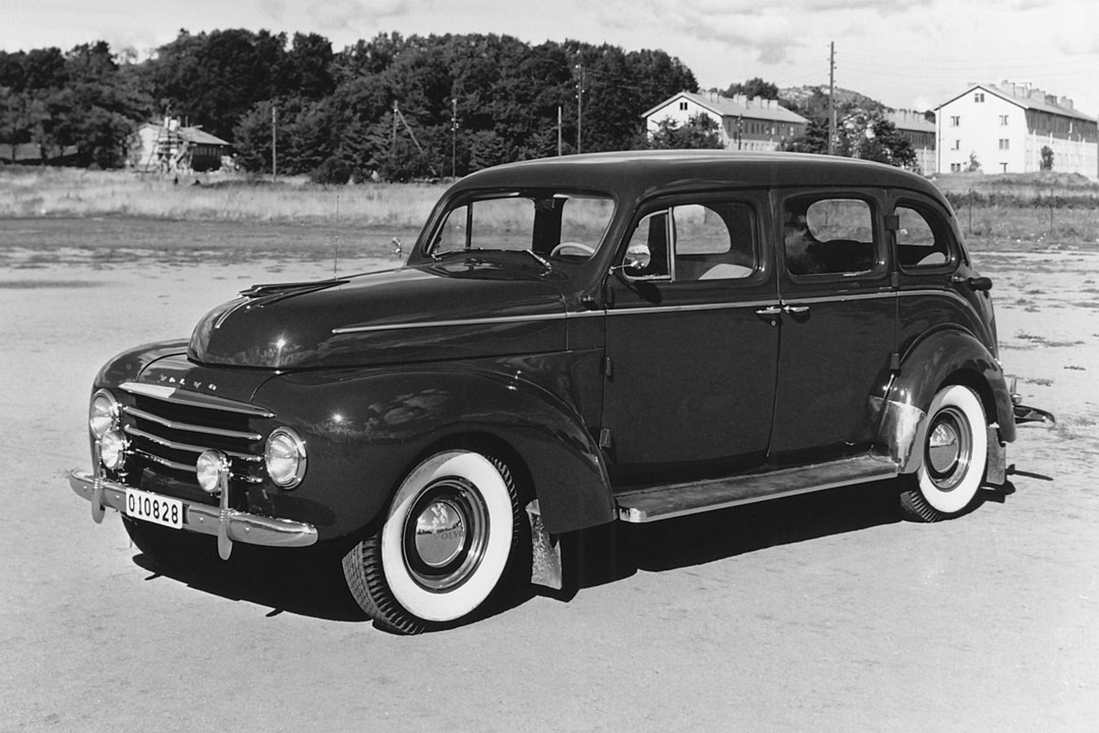 Una foto en blanco y negro del Volvo PV831-4.